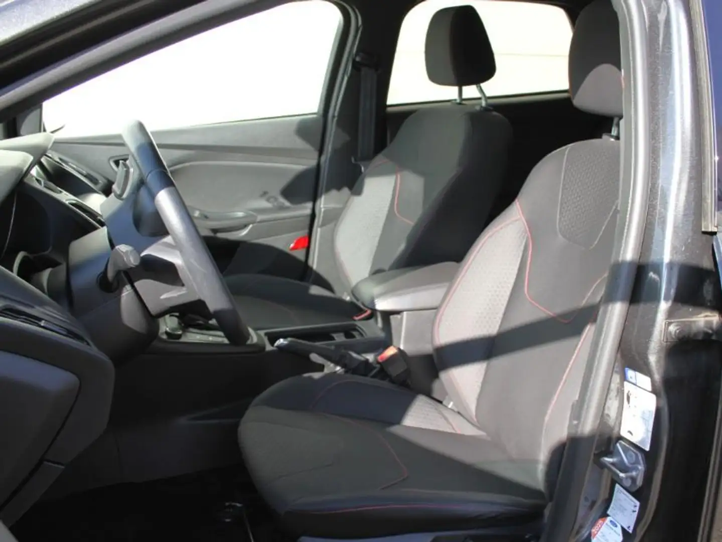 Ford Focus 1.5 EB ST-Line Autom. Xenon Winter Navi Grijs - 2