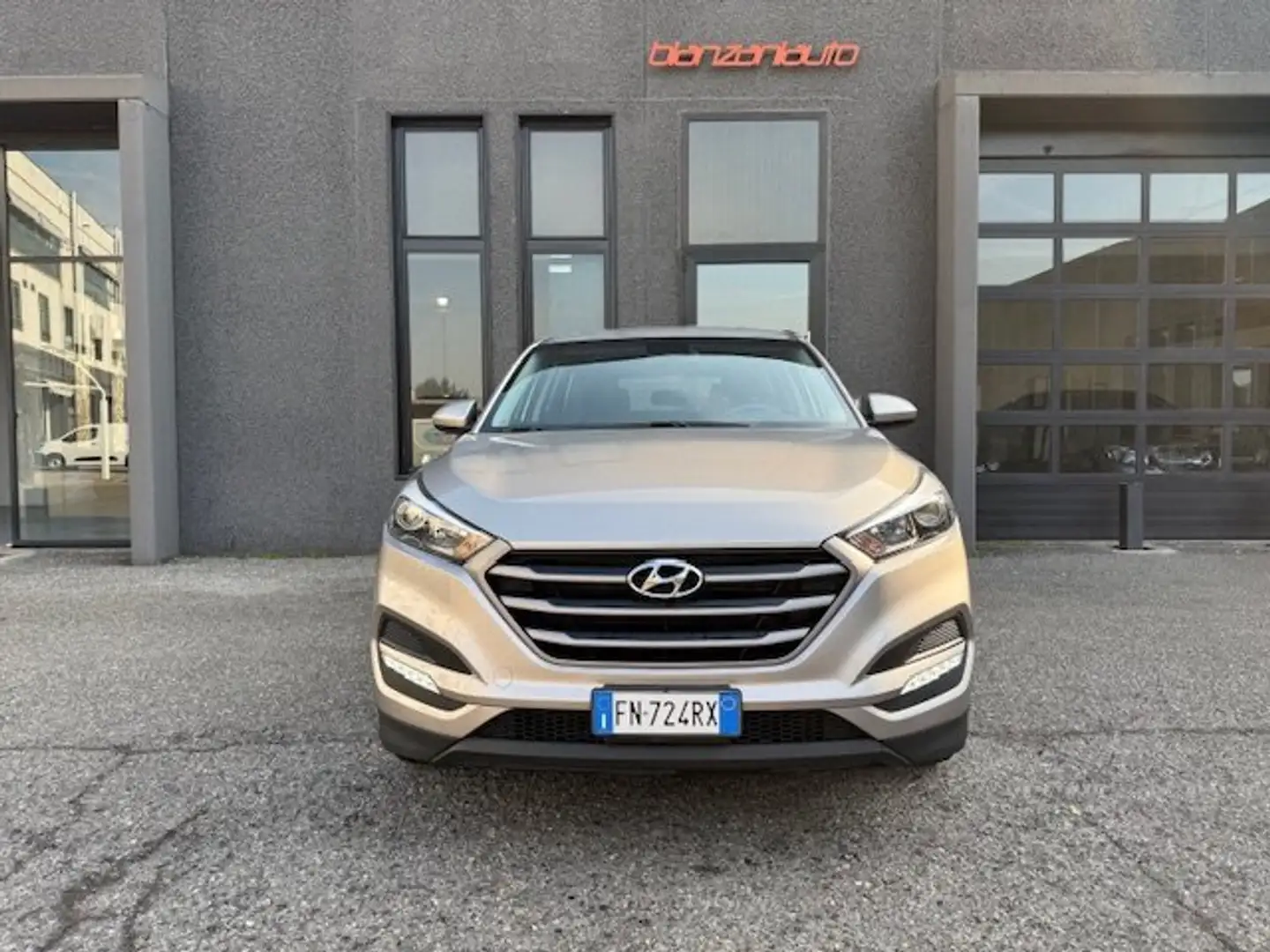 Hyundai TUCSON 1.6 gdi Comfort Plus Pack 2wd Grigio - 2
