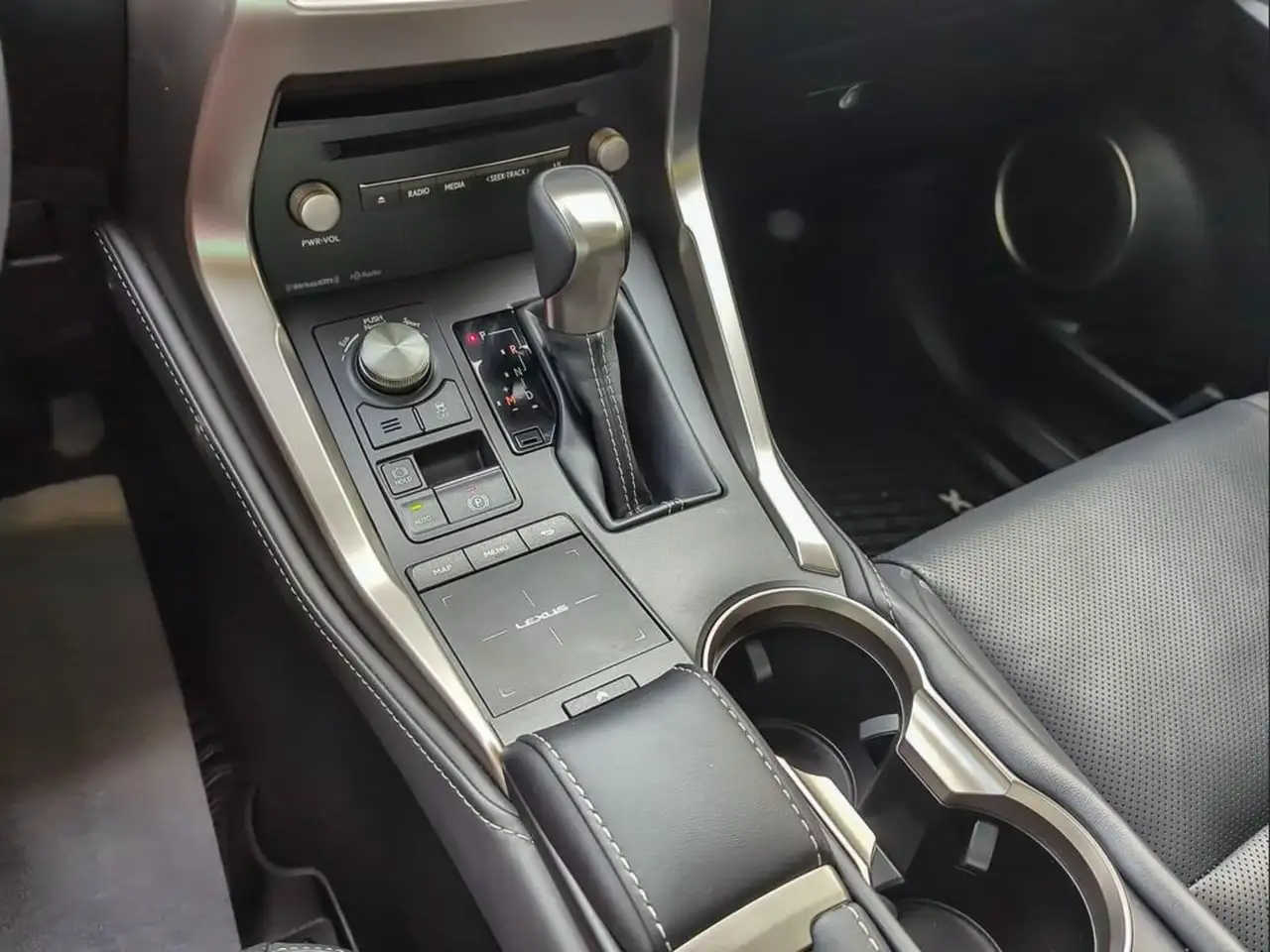 Lexus NX снимка Lexus NX
