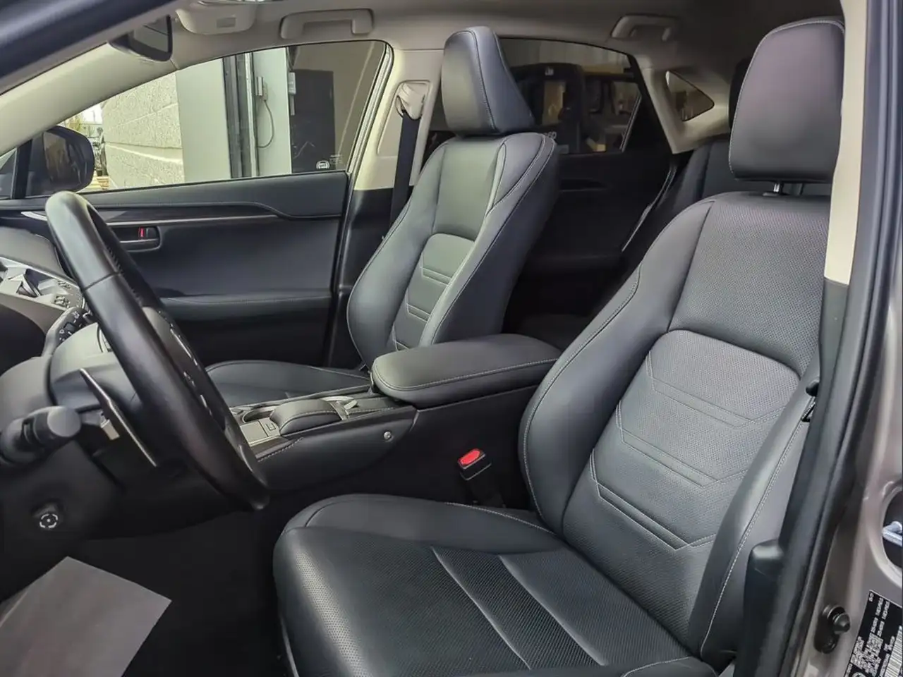 Lexus NX снимка Lexus NX