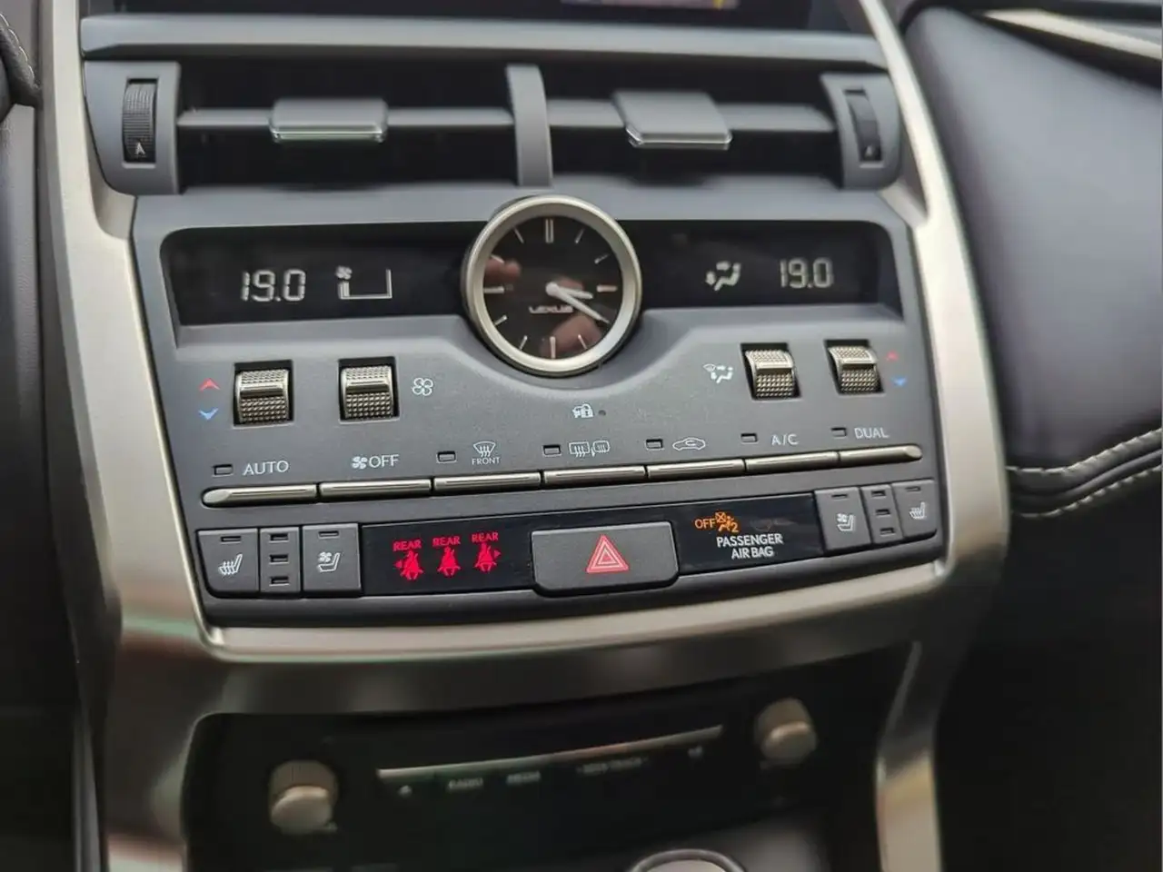 Lexus NX снимка Lexus NX