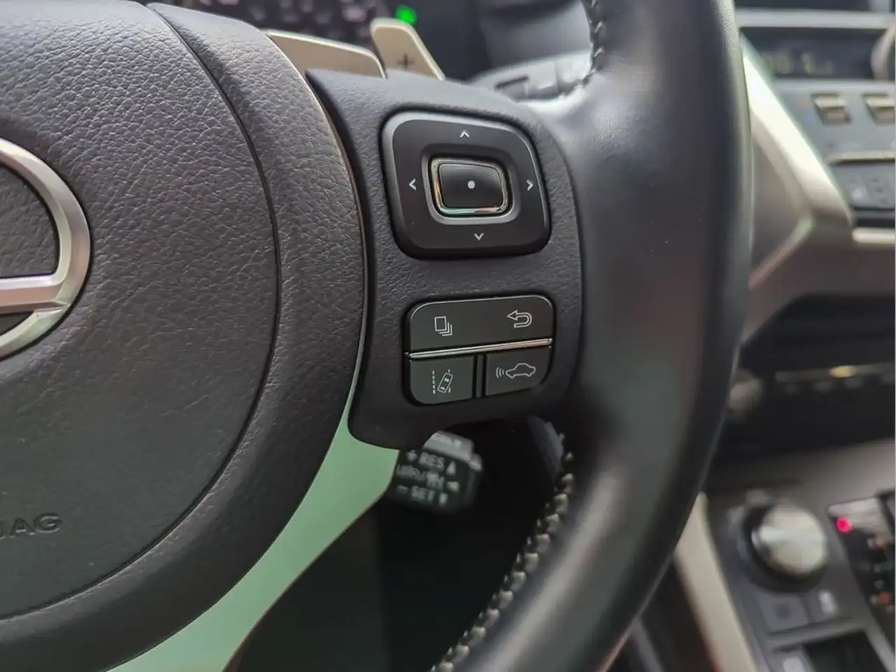 Lexus NX снимка Lexus NX