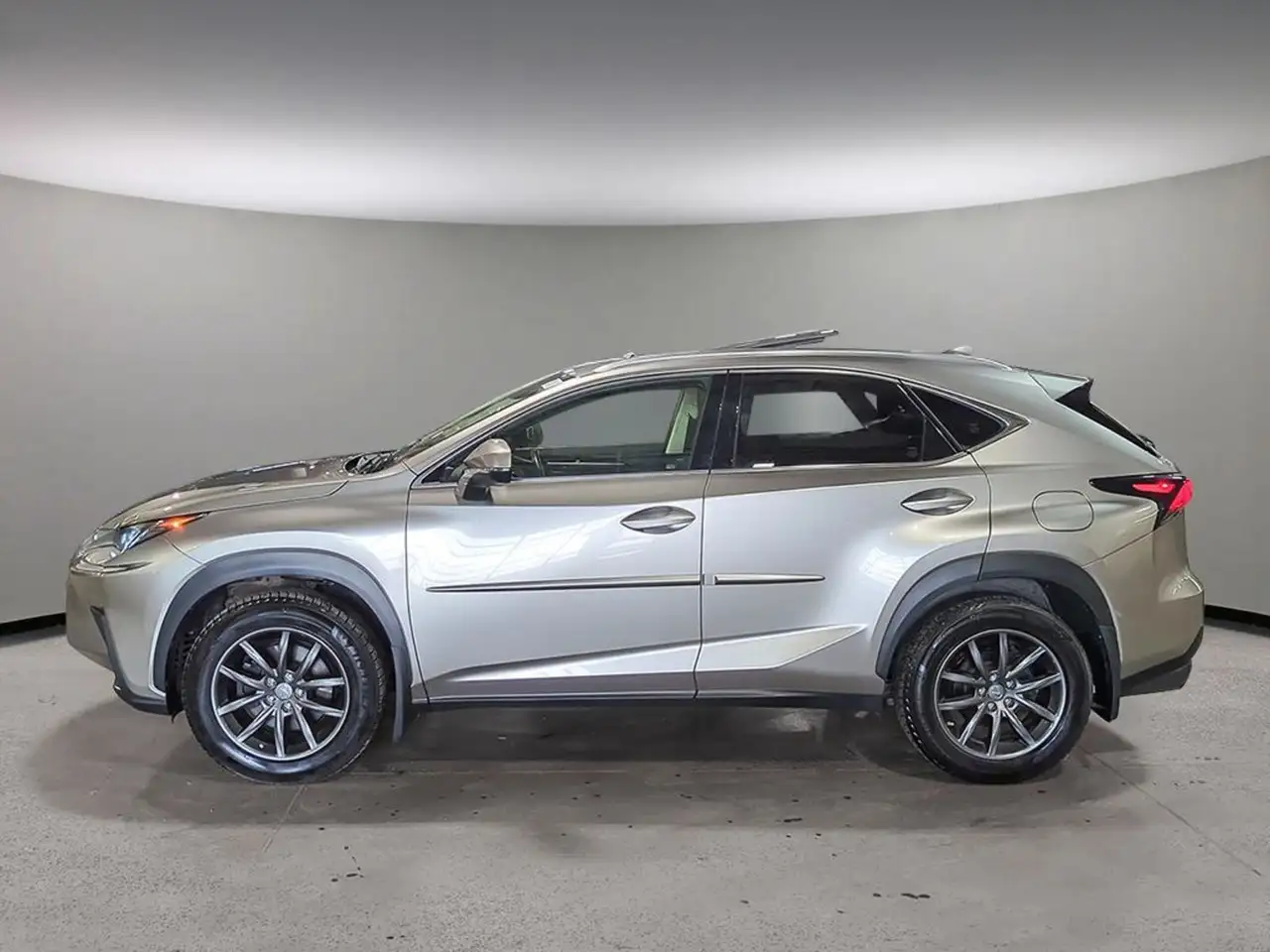 Lexus NX снимка Lexus NX