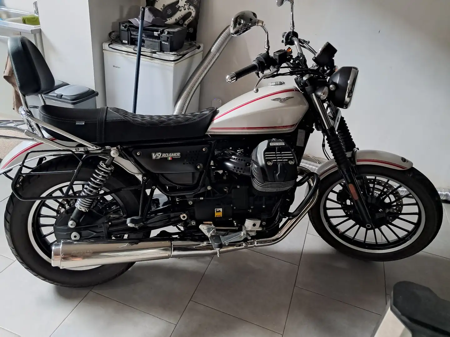 Moto Guzzi V 9 Blanc - 1