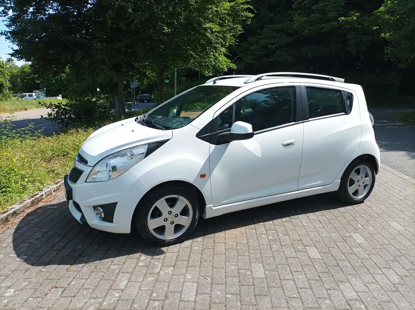 Chevrolet Spark Spark 1.0 LT 4 Zylinder Klima Bílá - 1
