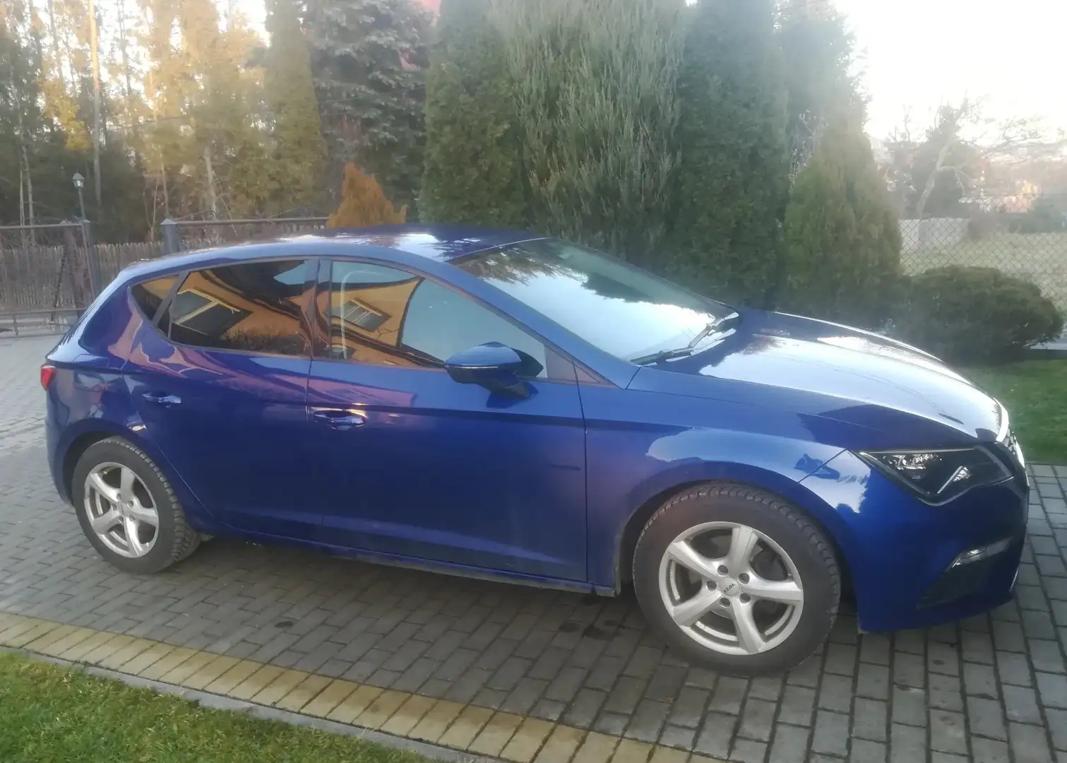 SEAT Leon Leon ST 1.5 TSI ACT OPF FR Blau - 1