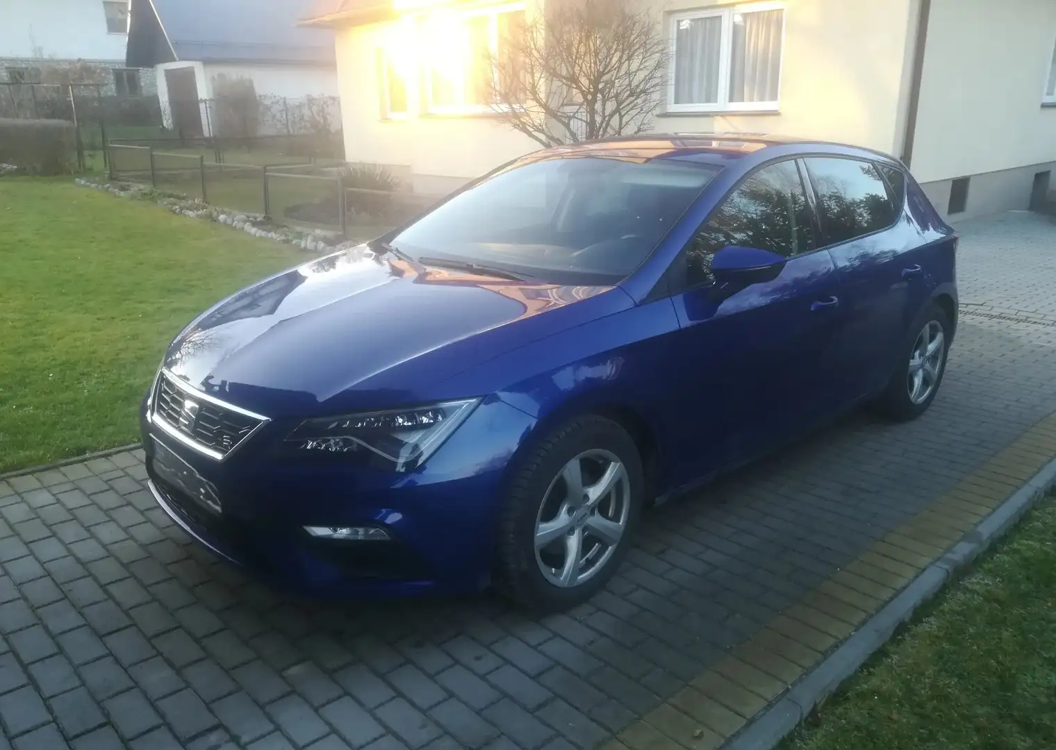 SEAT Leon Leon ST 1.5 TSI ACT OPF FR Blau - 2