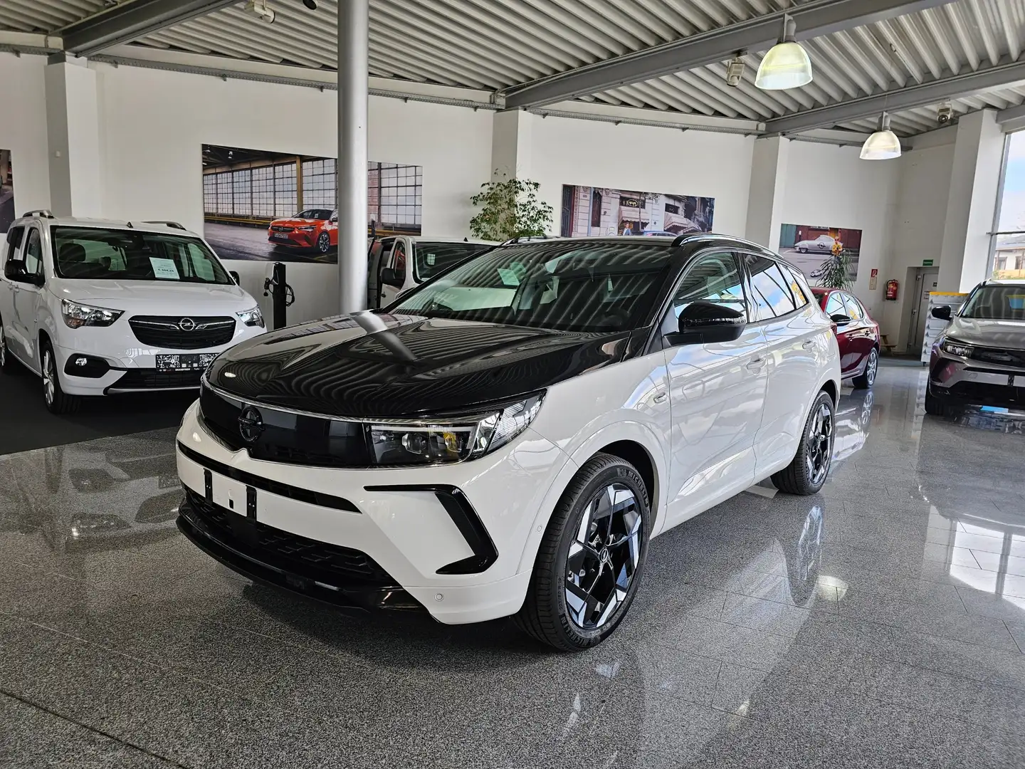 Opel Grandland X GSe Plug-in Hybrid 4 Weiß - 1