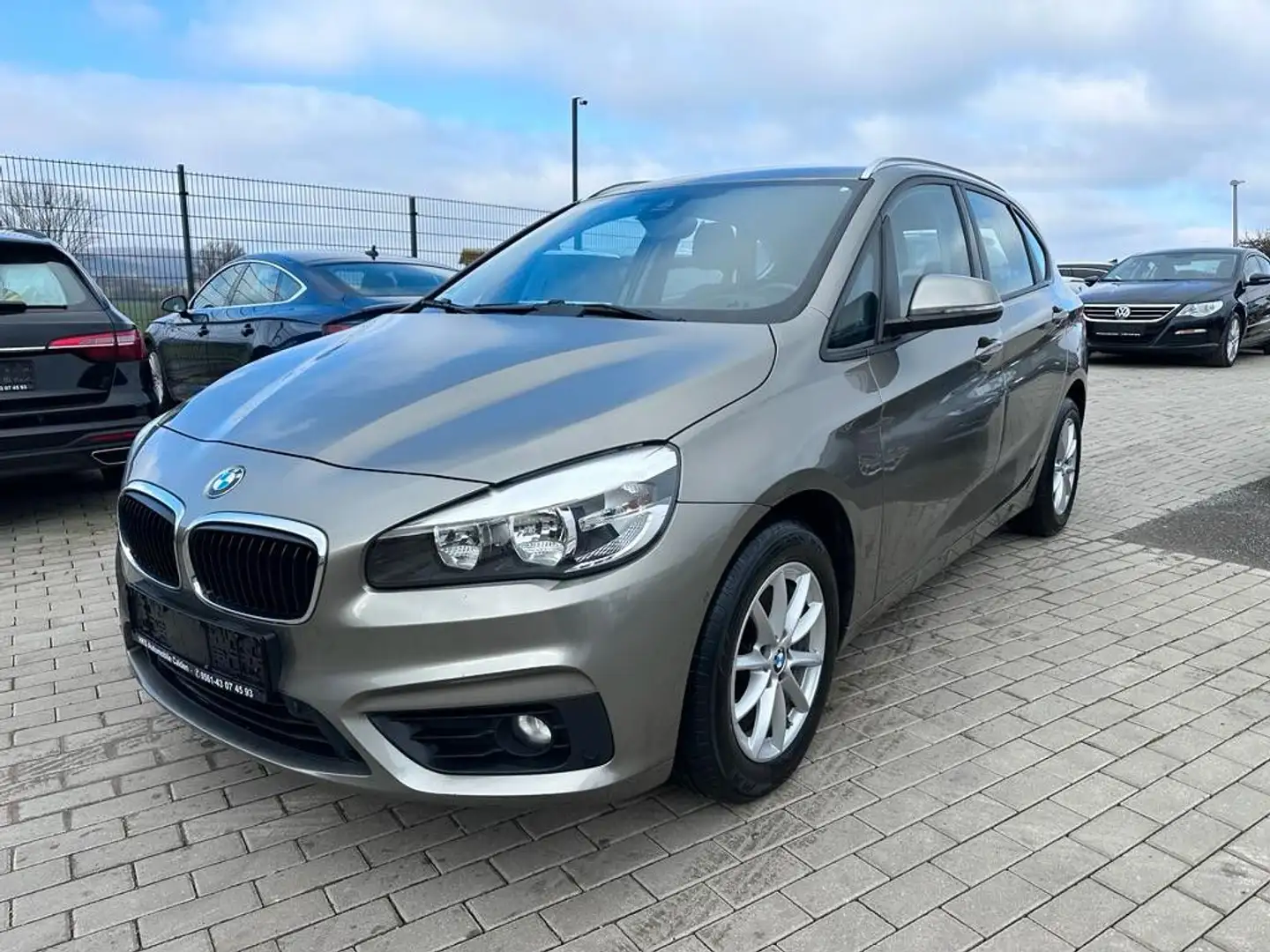 BMW 218 Baureihe 2 Active Tourer 218 i Silber - 1