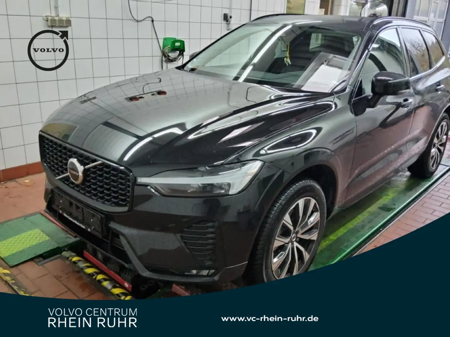 Volvo XC60 B5 AWD Plus Dark +AHK+WINTERPAK+MEMORY+RFK+ Schwarz - 1