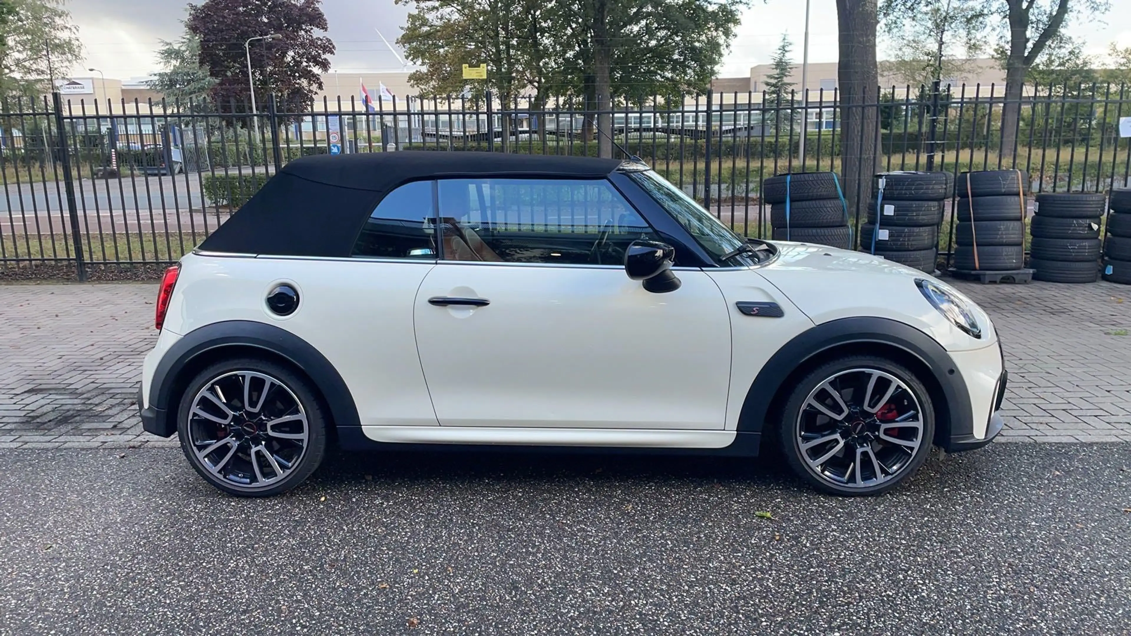 MINI Cooper S Cabrio 2.0 John Cooper Works 178 PK | Automaat | Connecte — photo 5