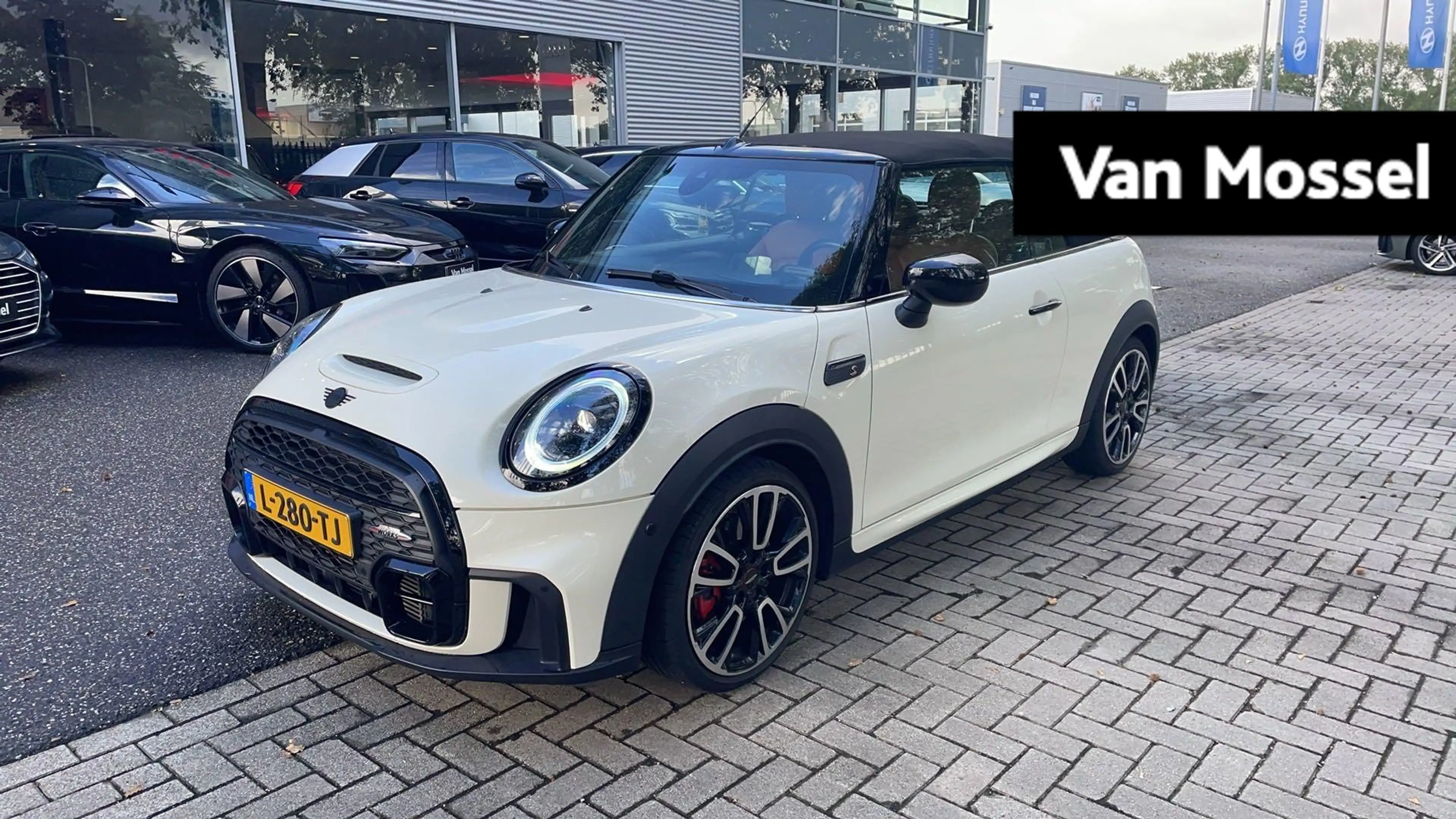 MINI Cooper S Cabrio 2.0 John Cooper Works 178 PK | Automaat | Connecte