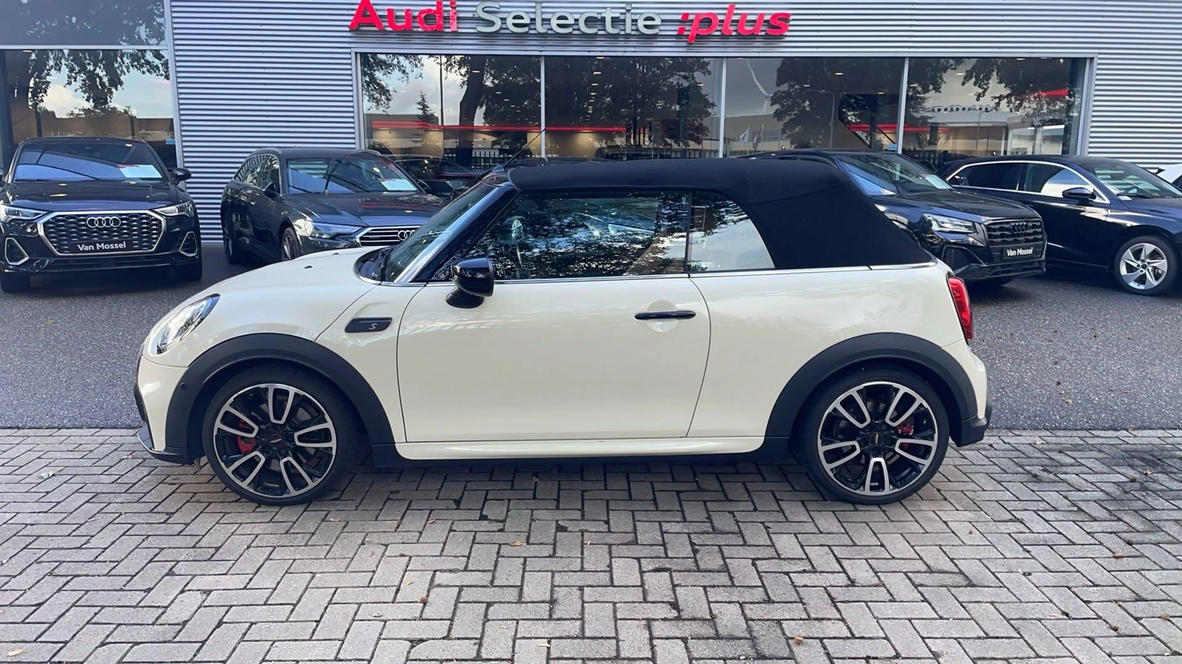 MINI Cooper S Cabrio 2.0 John Cooper Works 178 PK | Automaat | Connecte — photo 4