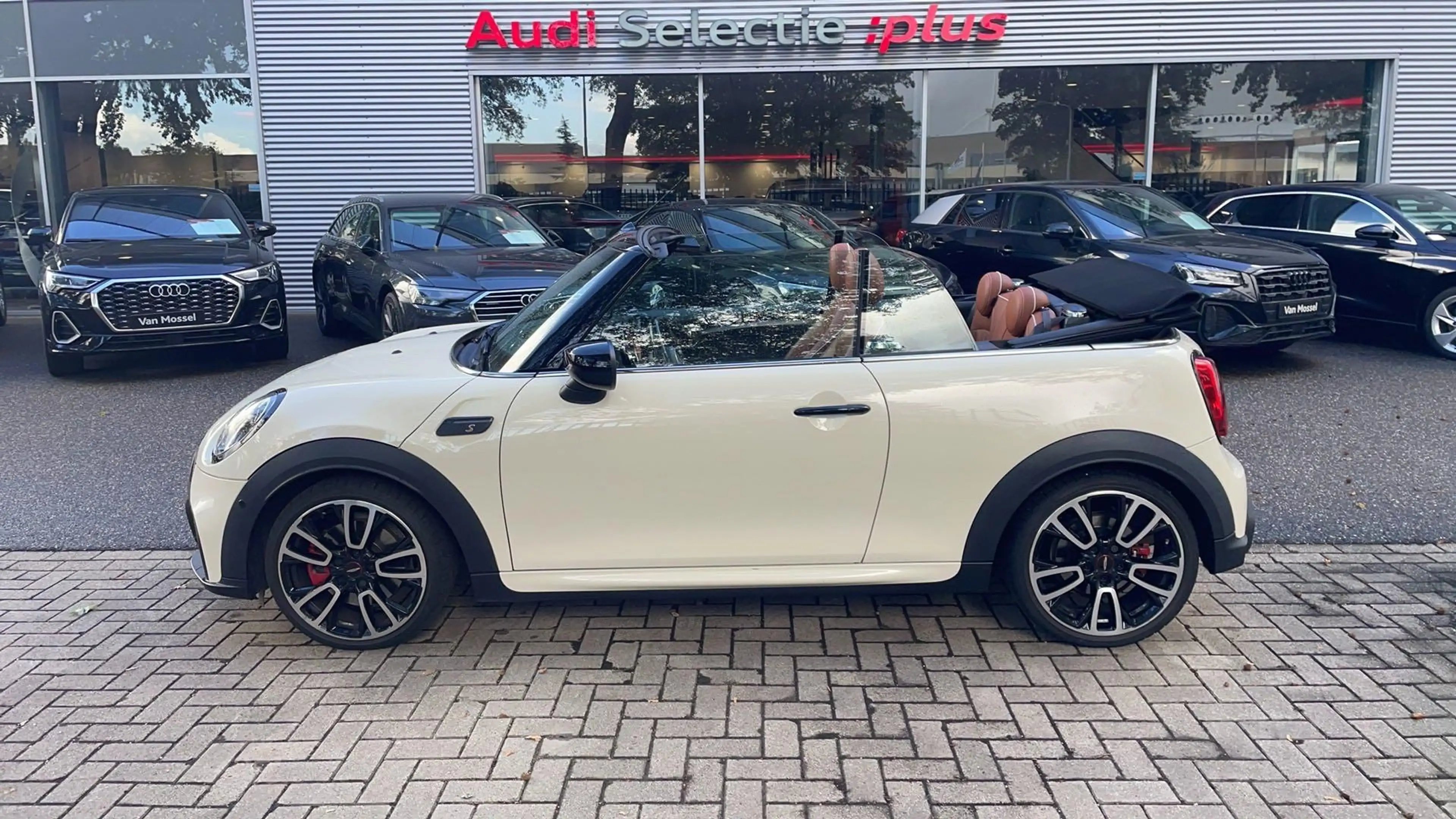 MINI Cooper S Cabrio 2.0 John Cooper Works 178 PK | Automaat | Connecte — photo 15