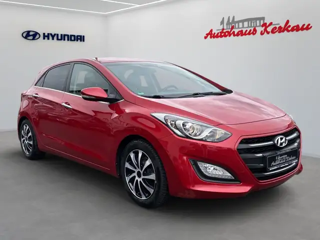 Hyundai i30 blue 1.4 YES! Gold