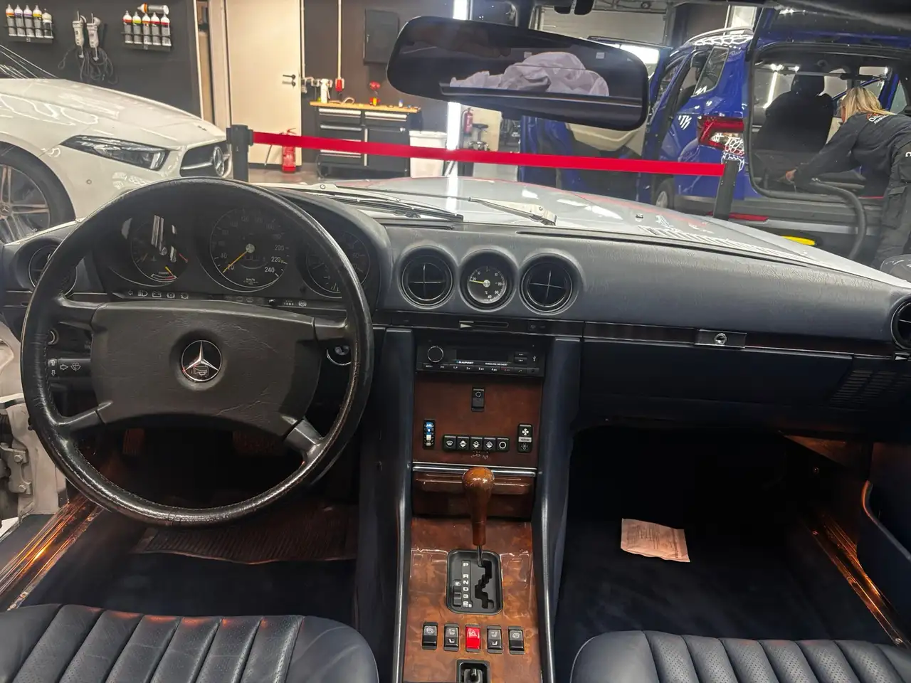 Mercedes-Benz 500 SL R107 – 45.058 km – Deutsche Erstauslieferung, foto 11