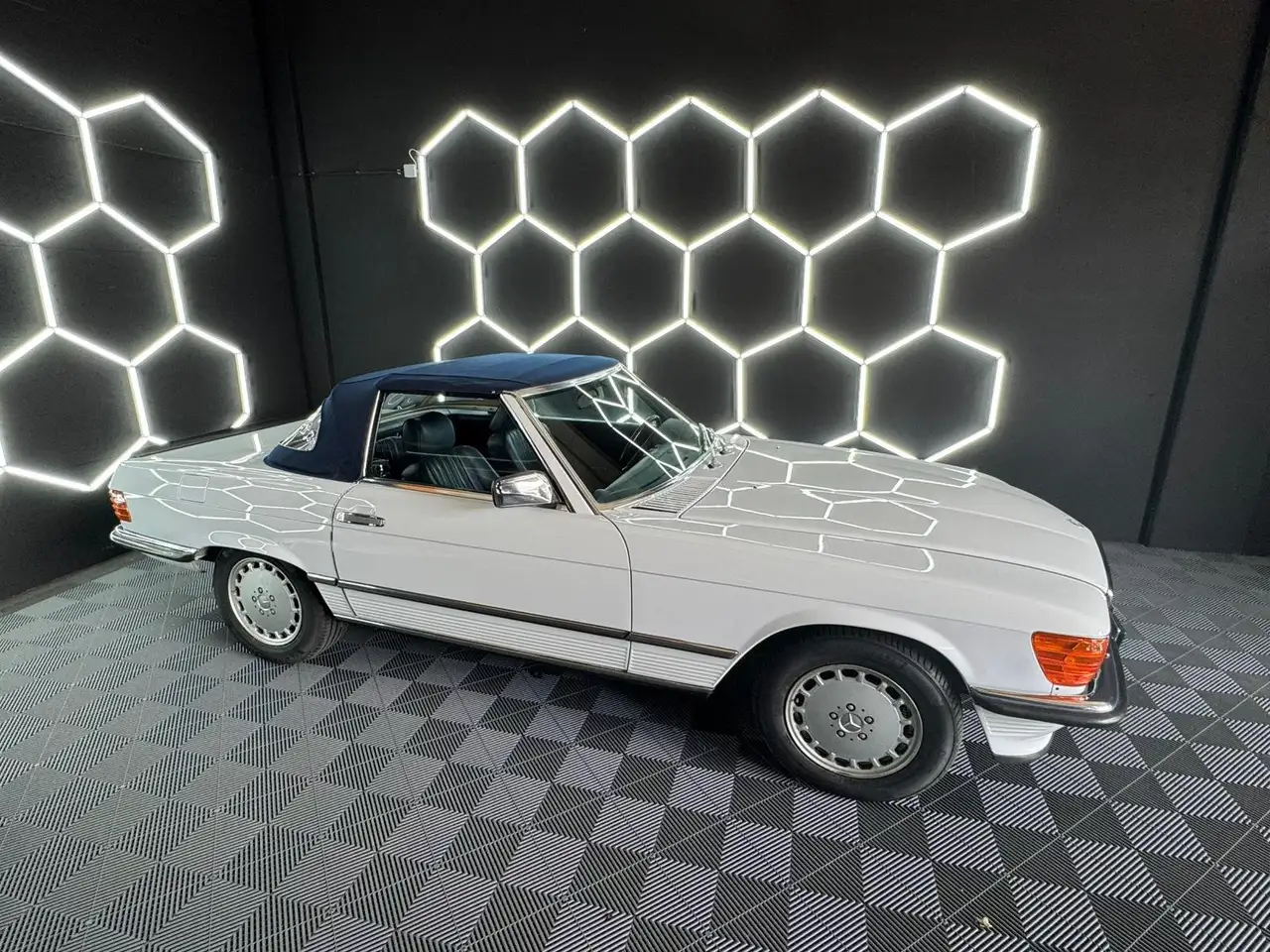 Mercedes-Benz 500 SL R107 – 45.058 km – Deutsche Erstauslieferung, foto 2