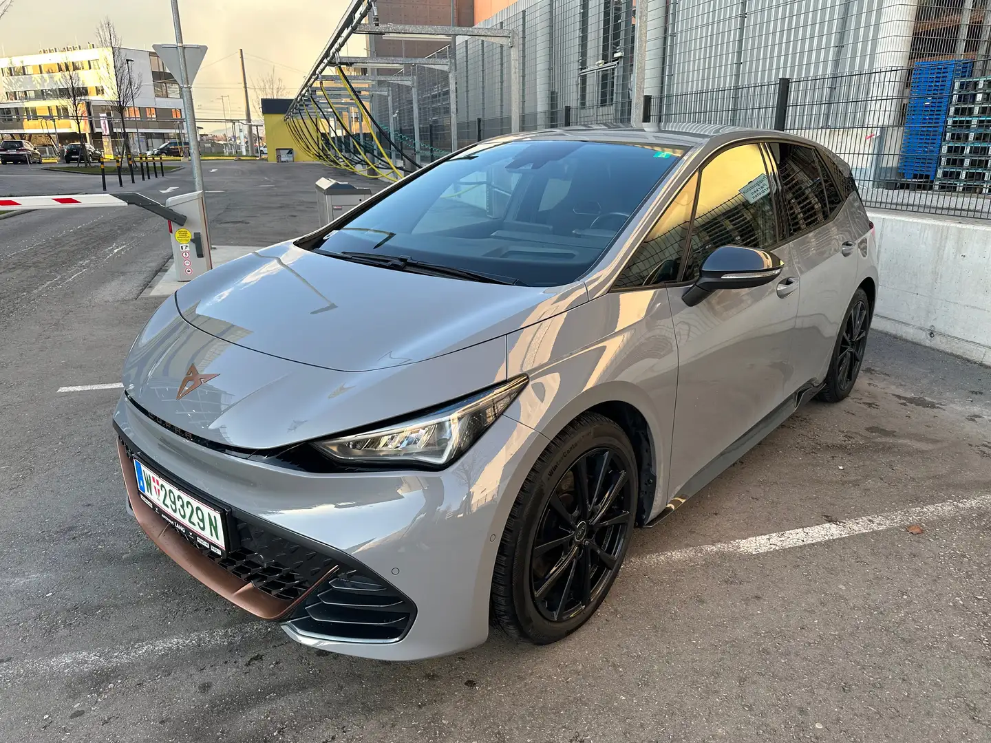 CUPRA Born Born 77kWh e-Boost Grau - 1