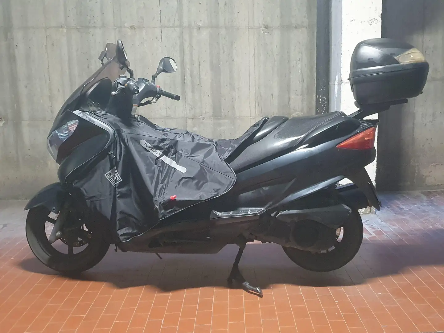 Suzuki Burgman 200 Gris - 1