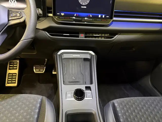 Volkswagen T-Roc view 15