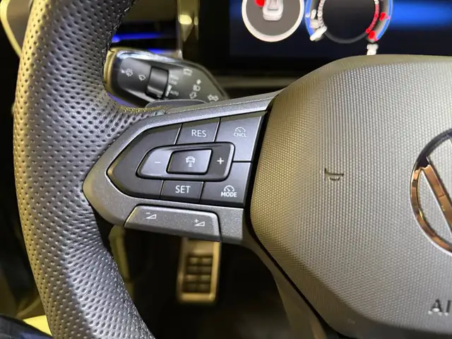 Volkswagen T-Roc view 12