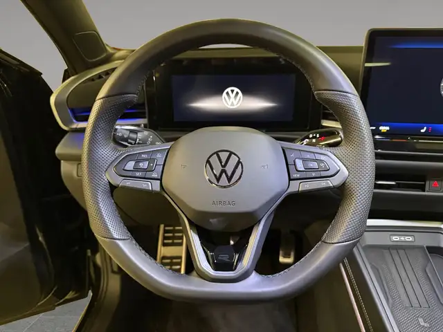 Volkswagen T-Roc view 11