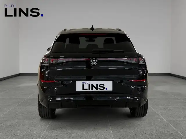 Volkswagen T-Roc view 4