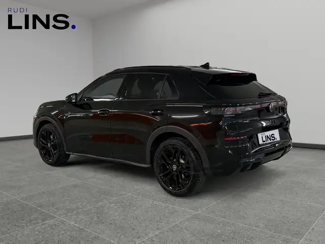 Volkswagen T-Roc view 3