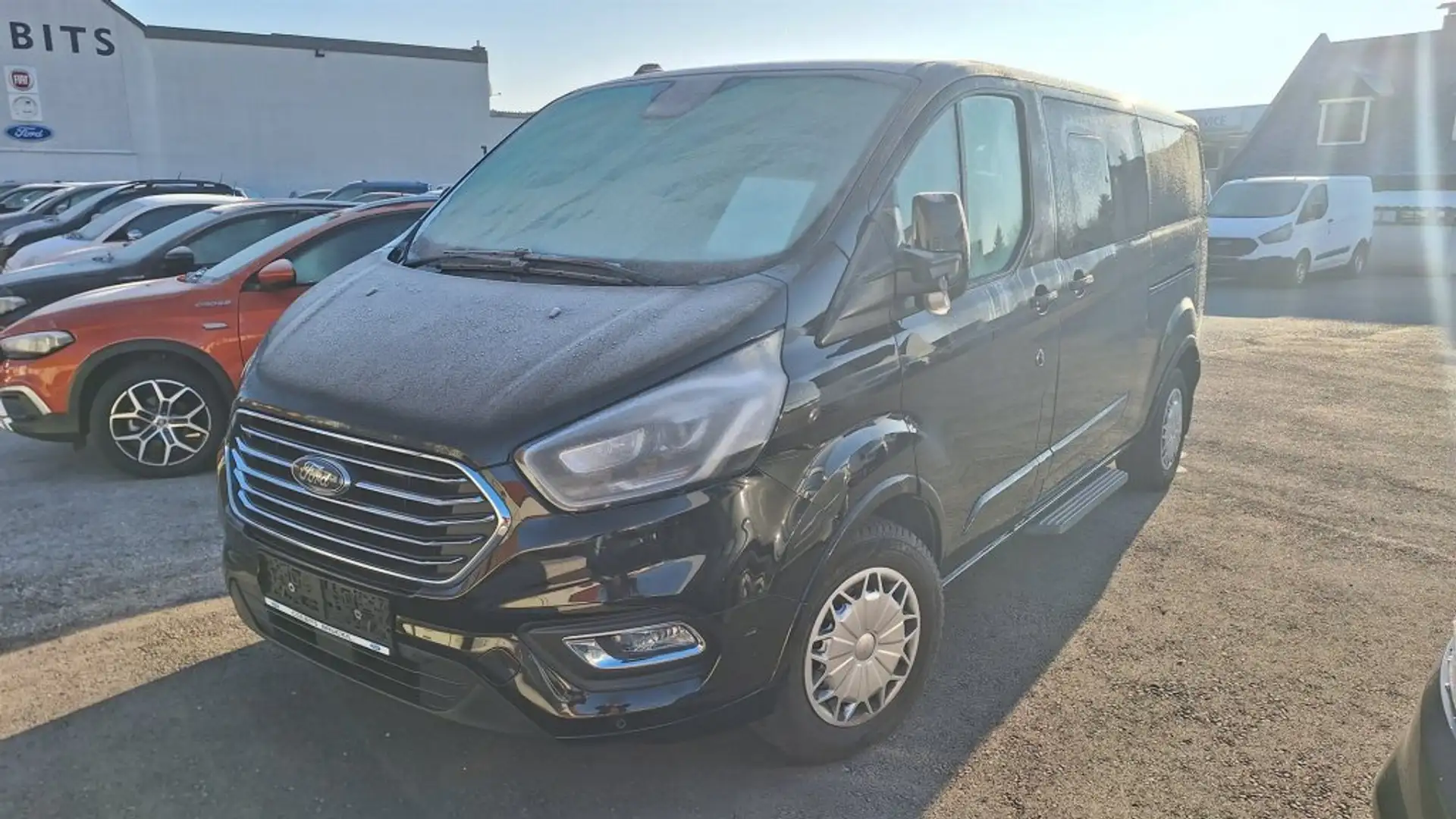 Ford Tourneo Custom Titanium X L2 2,0 TD Aut. Schwarz - 1