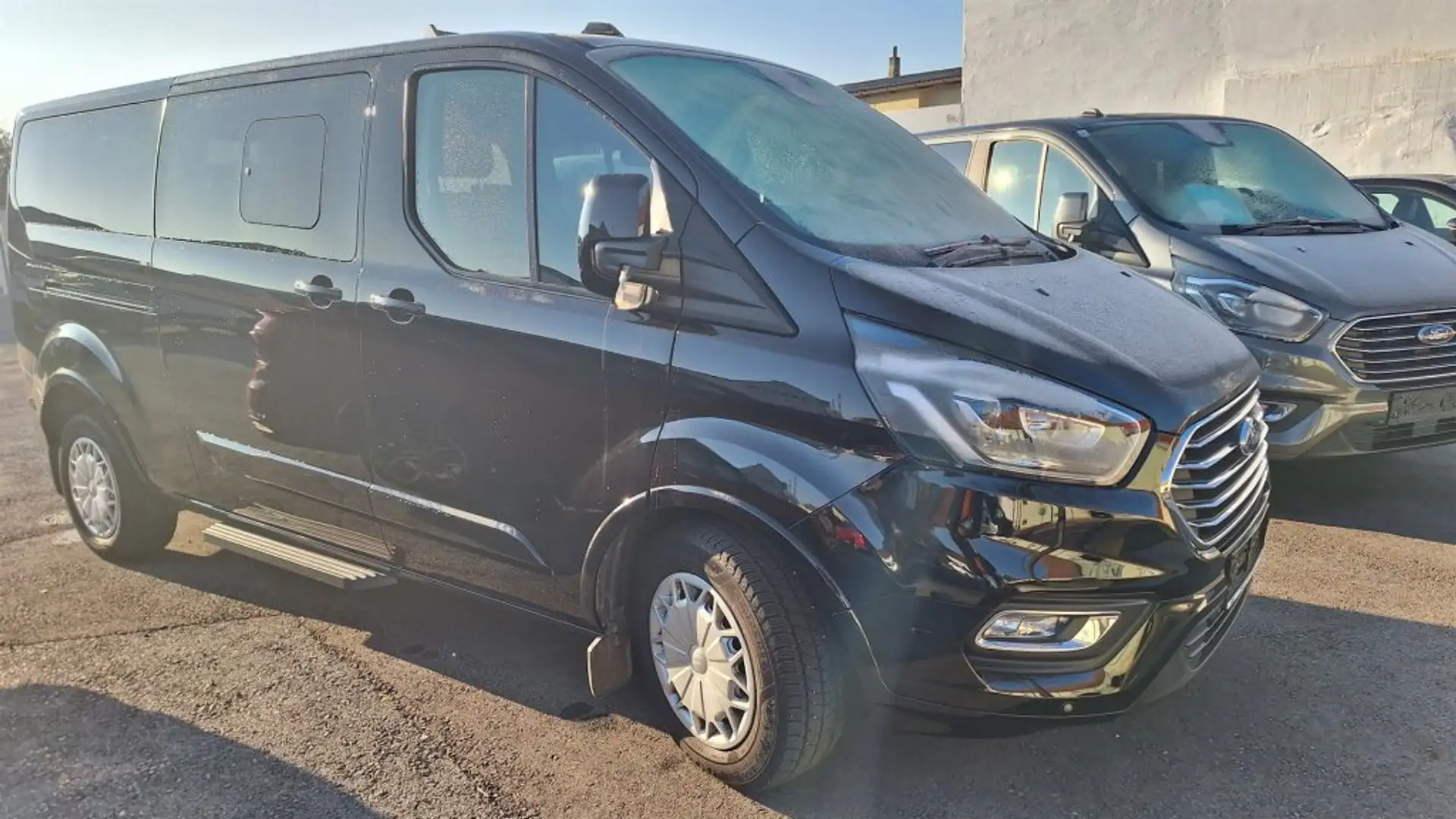 Ford Tourneo Custom Titanium X L2 2,0 TD Aut. Noir - 2