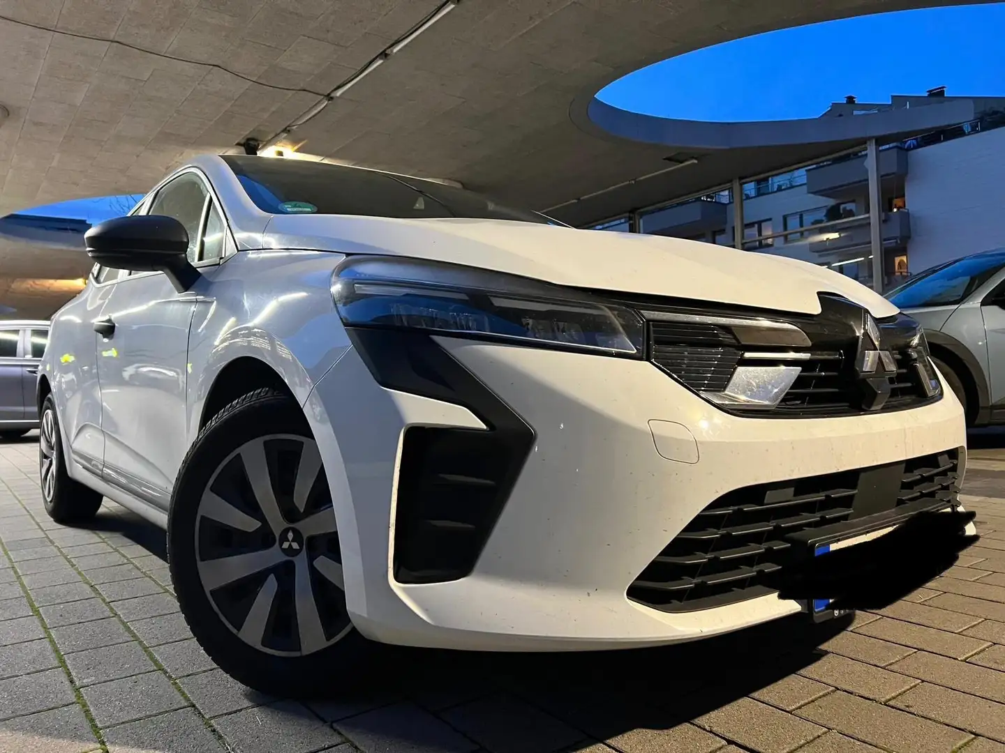 Mitsubishi Colt Colt 1.0 WIE NEU 1 Hand noch 6 Jahre Garantie !!! Weiß - 1