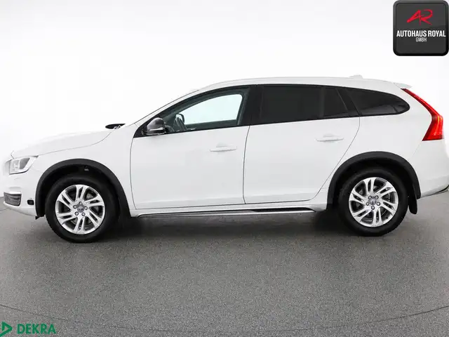 Volvo V60 Cross Country view 2
