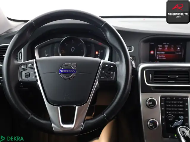 Volvo V60 Cross Country view 10