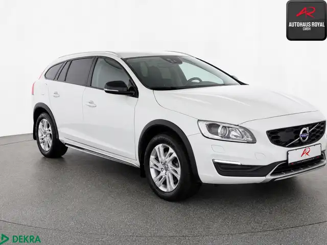 Volvo V60 Cross Country view 7