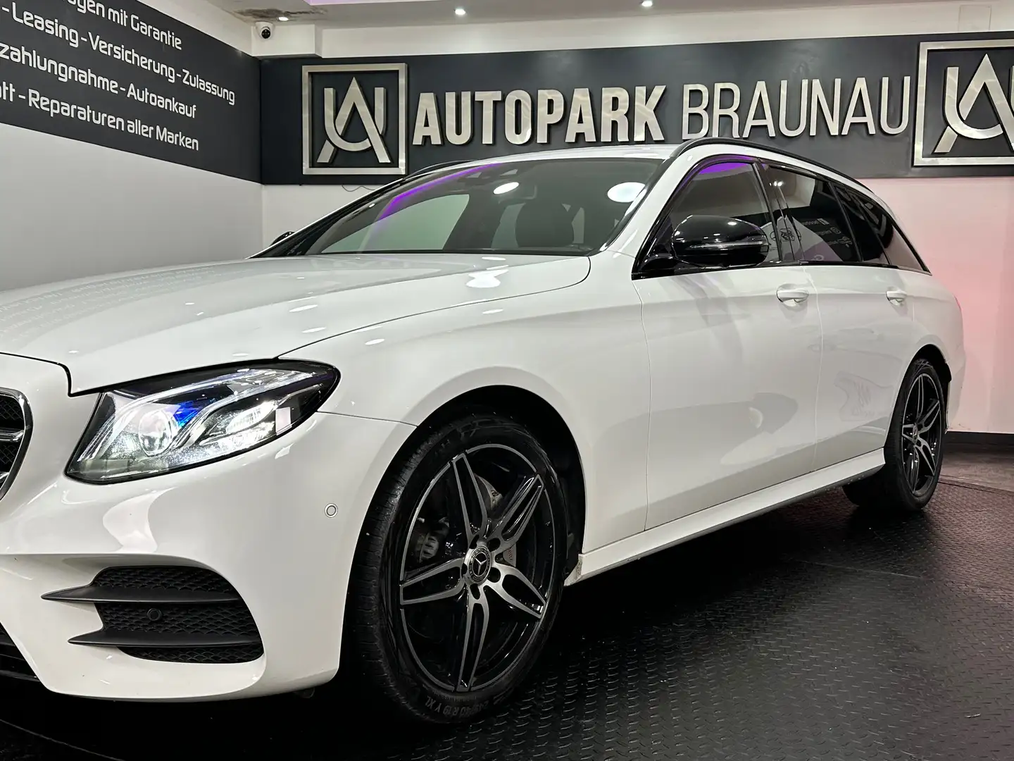 Mercedes-Benz E 220 d 4Matic Aut. *AMG-LINE*ACC*NIGHT*360* Blanc - 2