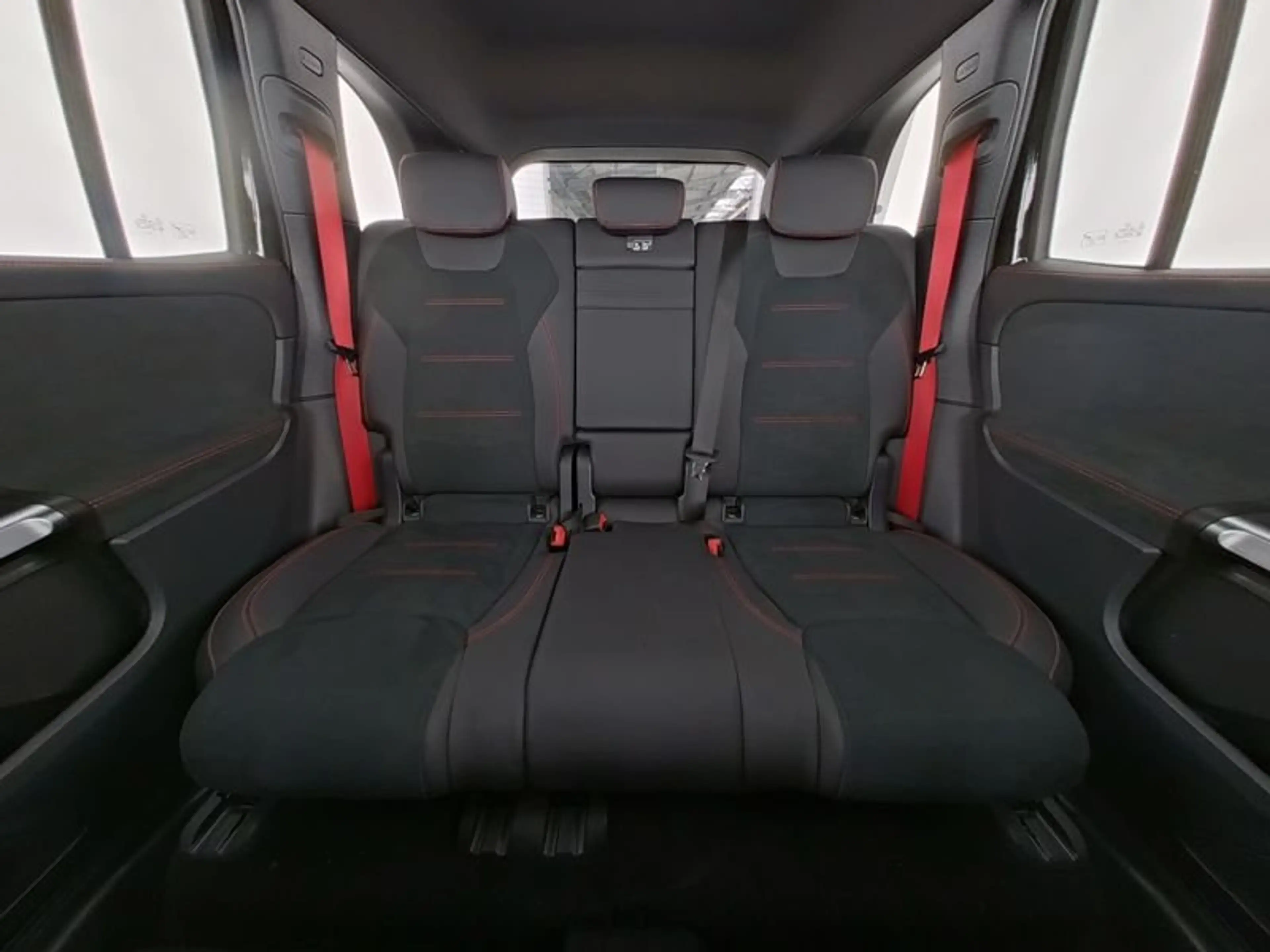 Mercedes-Benz GLB 35 AMG GLB 35 4M AMG AHK/Sound/MuBe/MBUX/Pano/HeadUp/20 — photo 9
