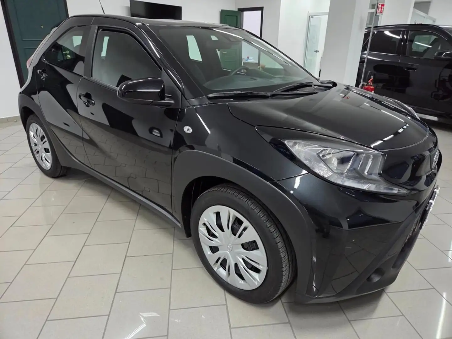 Toyota Aygo X 1.0 VVT-i 72 CV 5 porte Active "UFFICIALE" Nero - 1