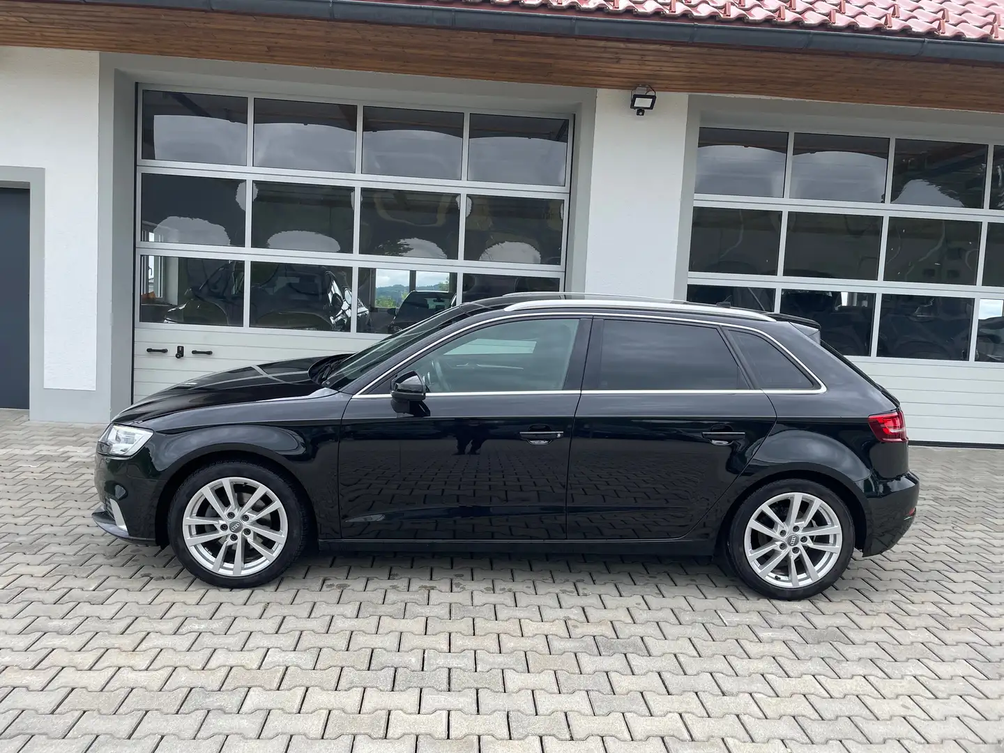 Audi A3 30 TDI Sport **PDC*NAVI*SITZHZ*TEMPOMAT*DAB** Noir - 2
