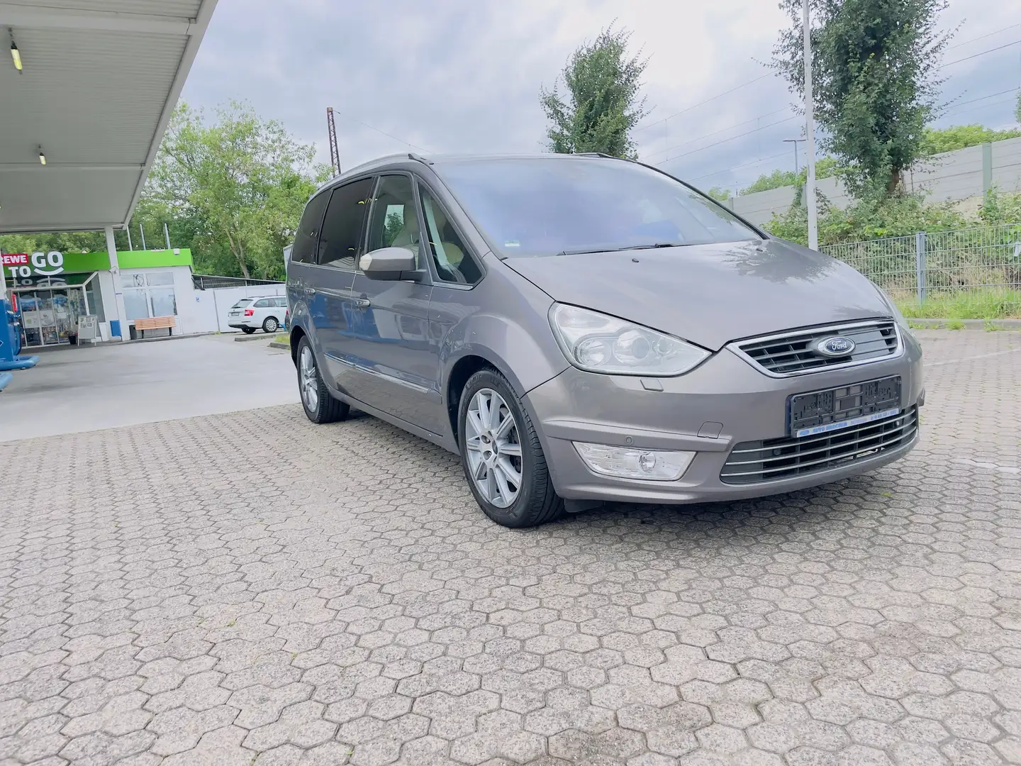 Ford Galaxy 2.2 TDCi DPF Aut. Titanium Hnědá - 1