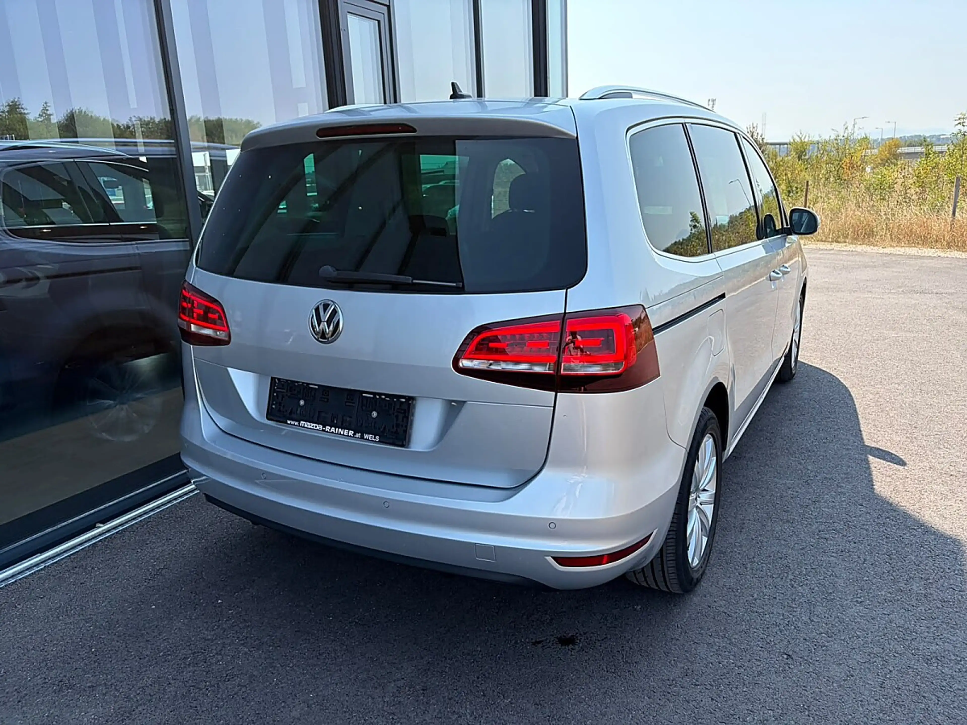 Volkswagen Sharan Business+ SCR 2,0 TDI DSG 7 Sitze / NAVI / RFK ... — photo 4