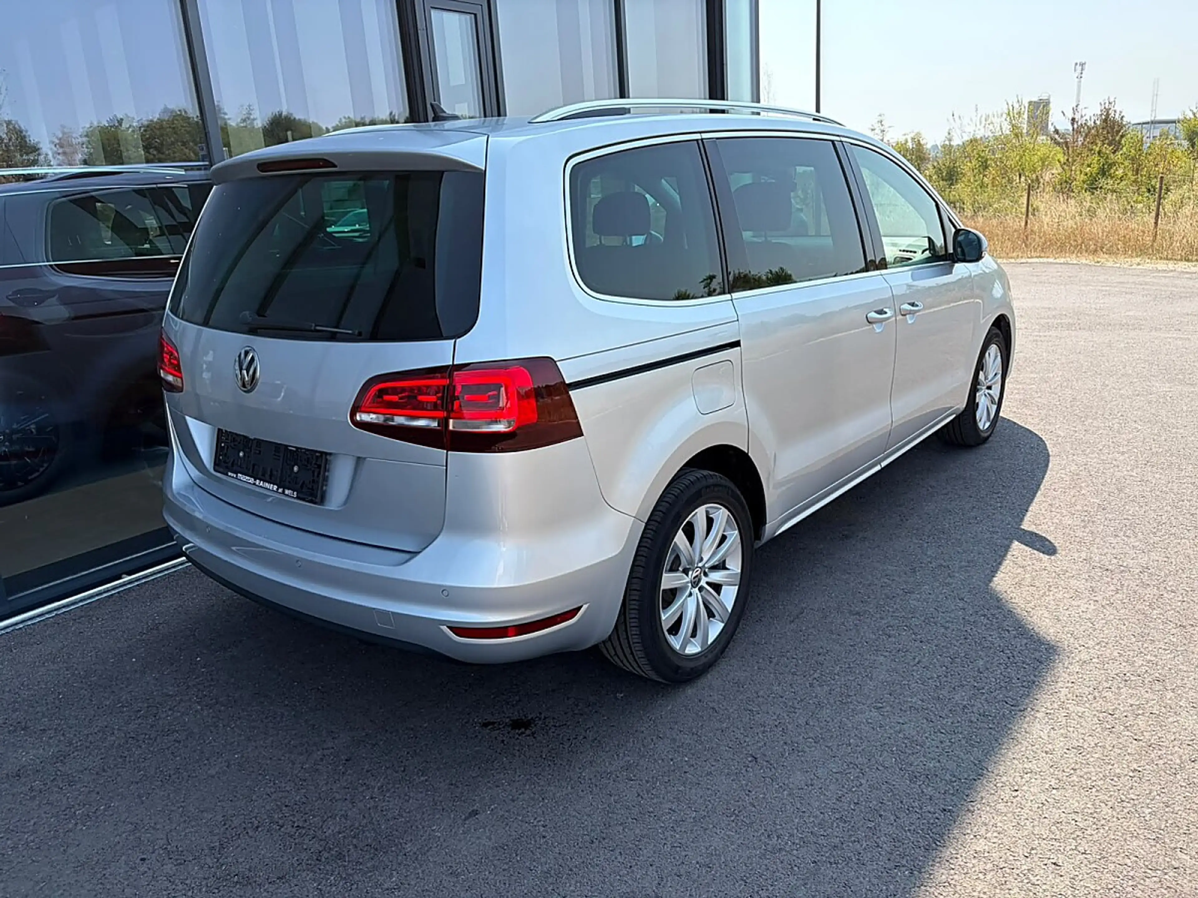 Volkswagen Sharan Business+ SCR 2,0 TDI DSG 7 Sitze / NAVI / RFK ... — photo 5