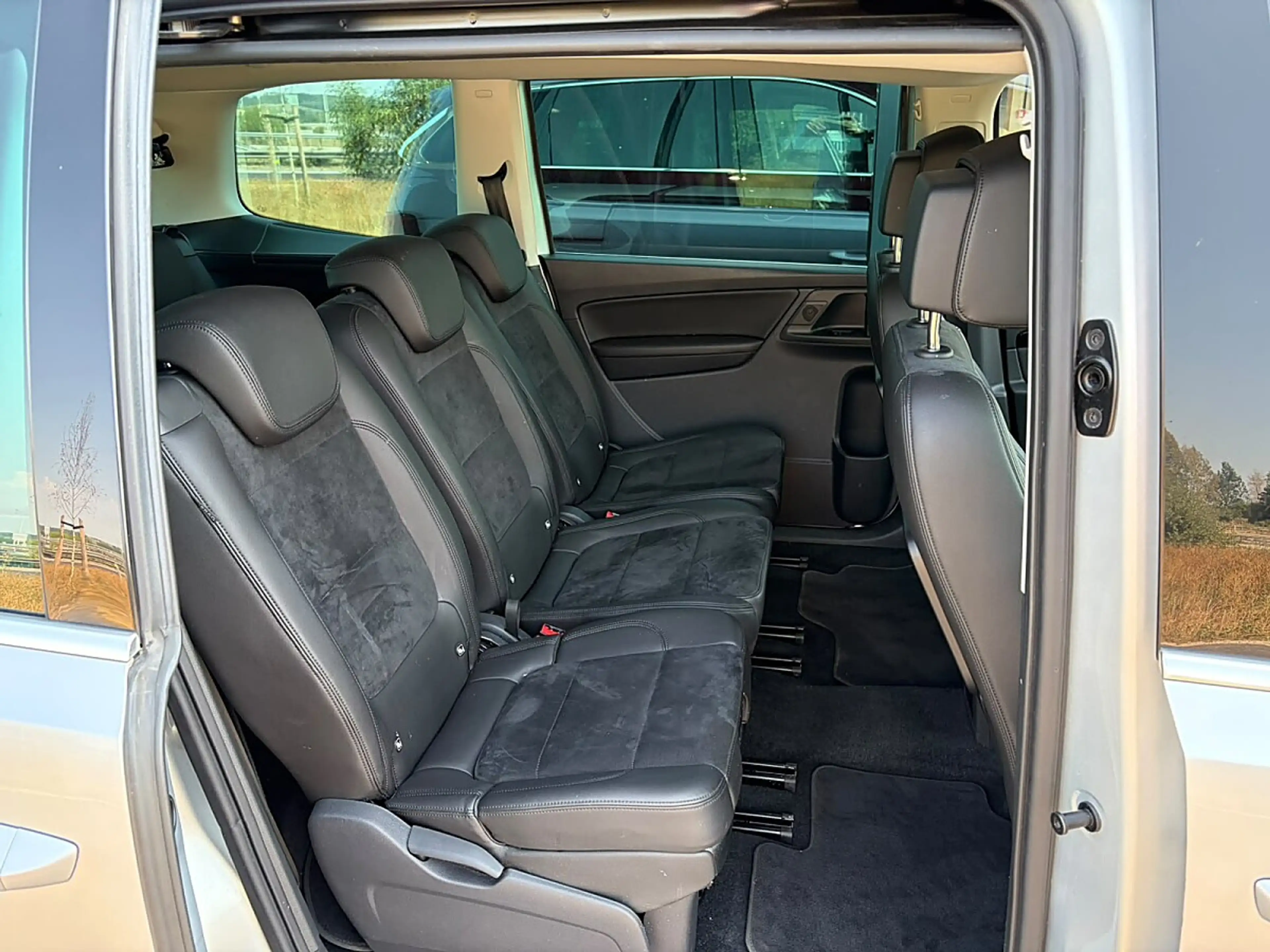 Volkswagen Sharan Business+ SCR 2,0 TDI DSG 7 Sitze / NAVI / RFK ... — photo 12