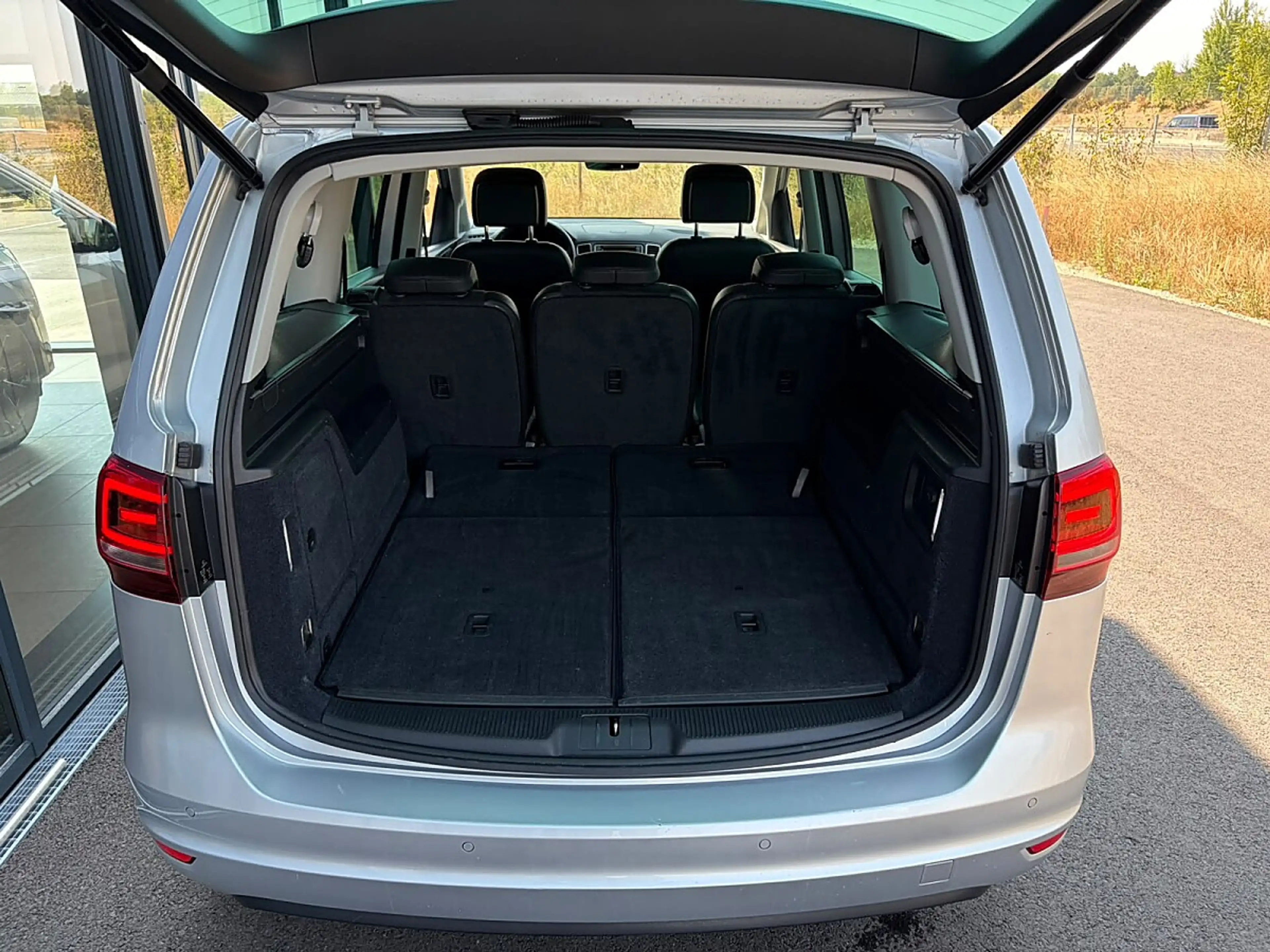Volkswagen Sharan Business+ SCR 2,0 TDI DSG 7 Sitze / NAVI / RFK ... — photo 7