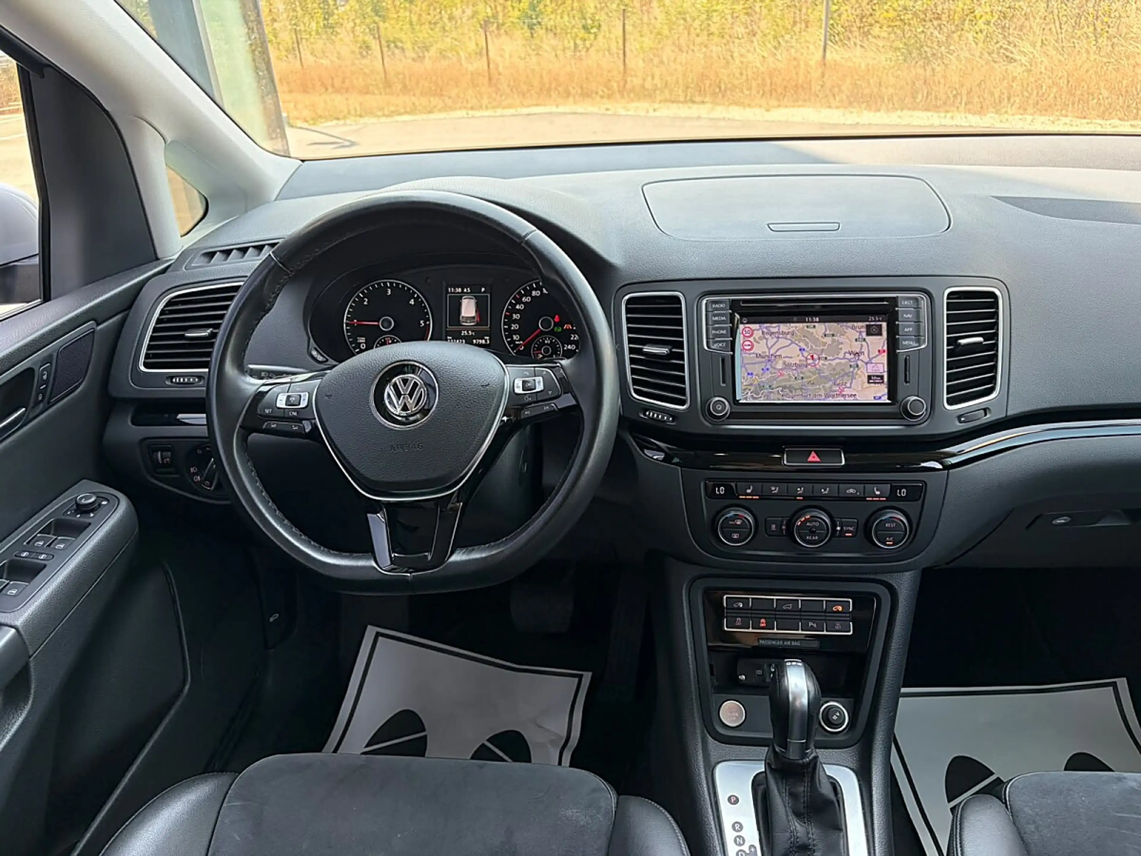 Volkswagen Sharan Business+ SCR 2,0 TDI DSG 7 Sitze / NAVI / RFK ... — photo 9