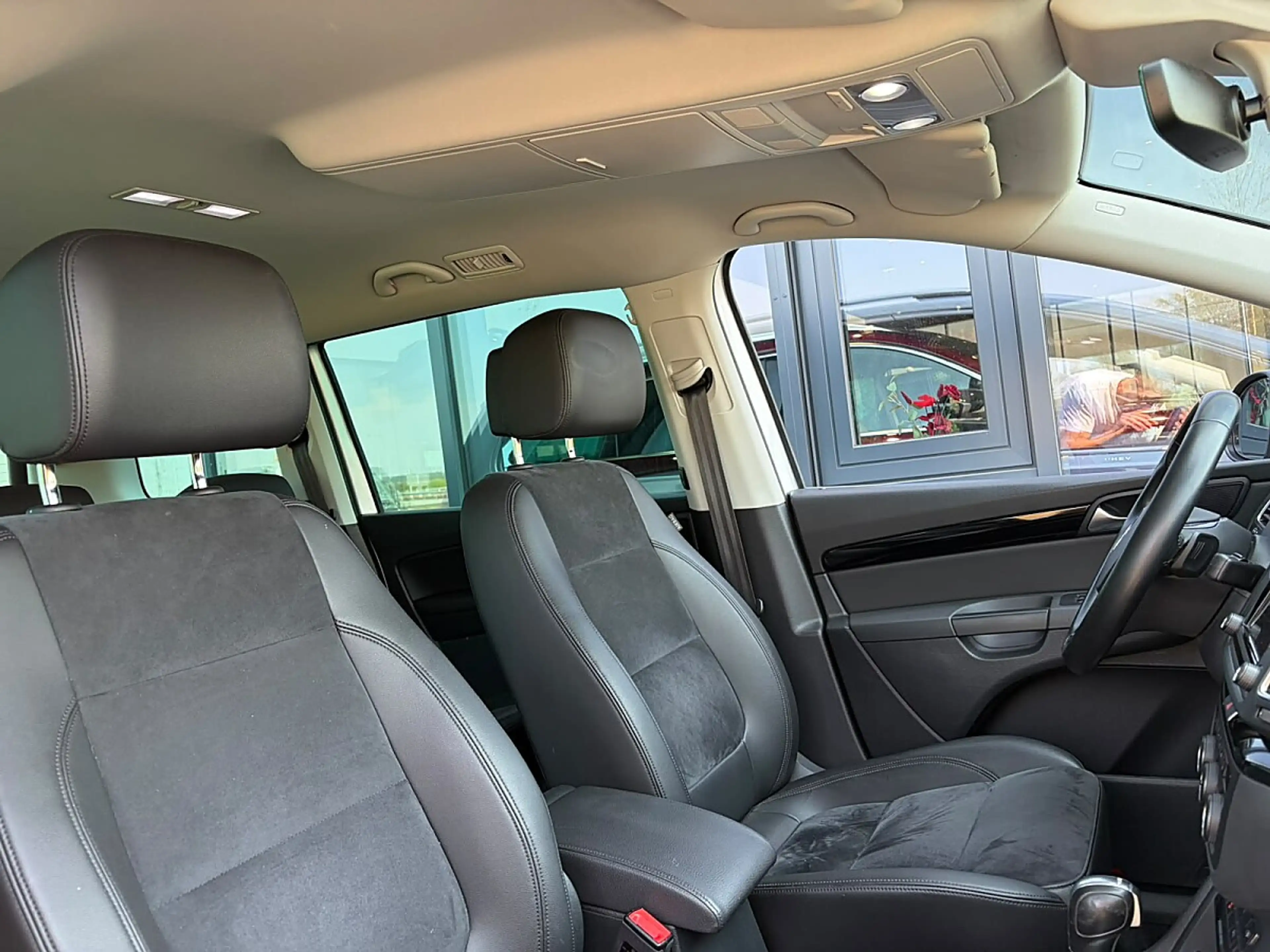 Volkswagen Sharan Business+ SCR 2,0 TDI DSG 7 Sitze / NAVI / RFK ... — photo 11