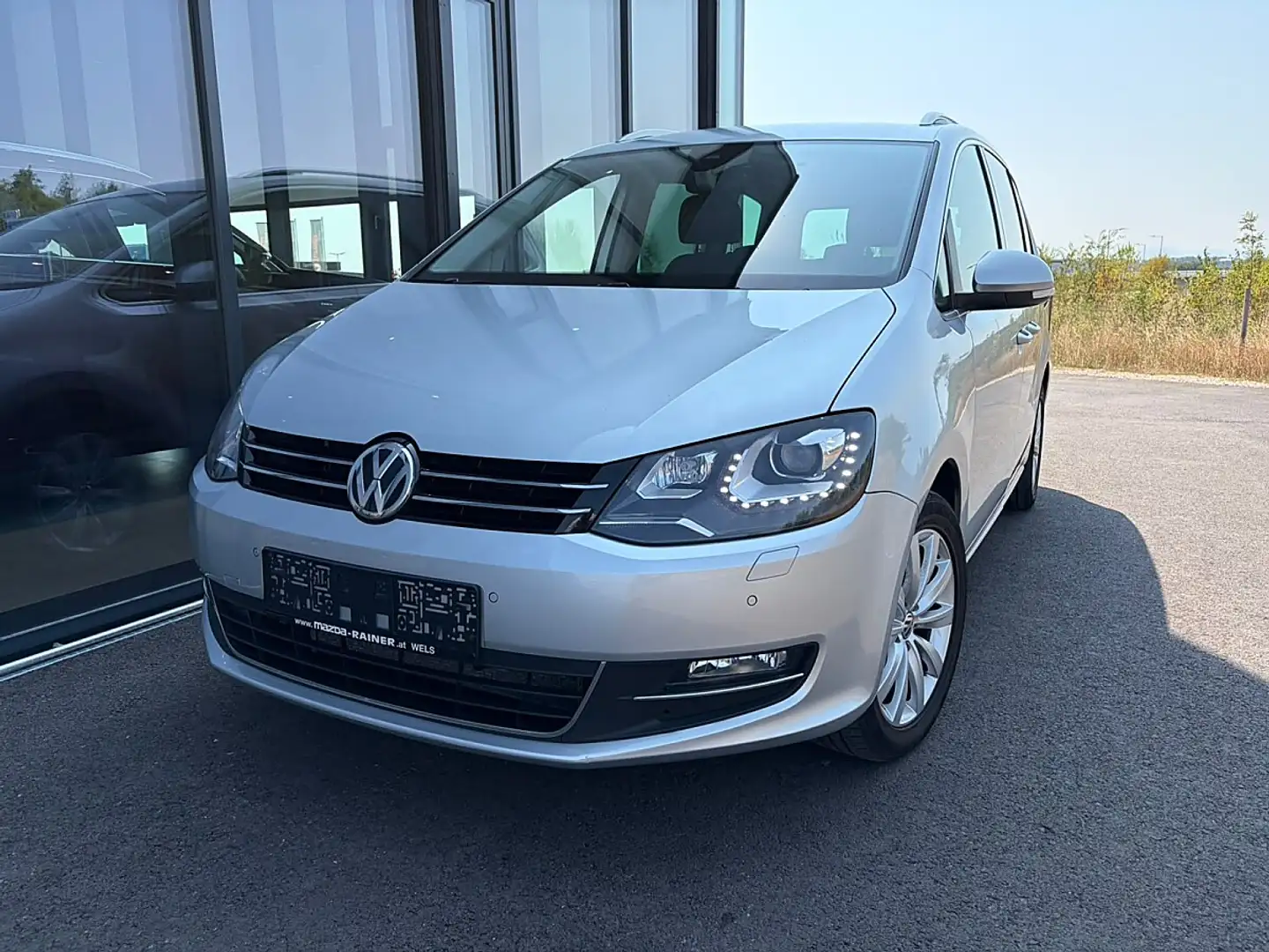 Volkswagen Sharan Business+ SCR 2,0 TDI DSG 7 Sitze / NAVI / RFK ... Silber - 1
