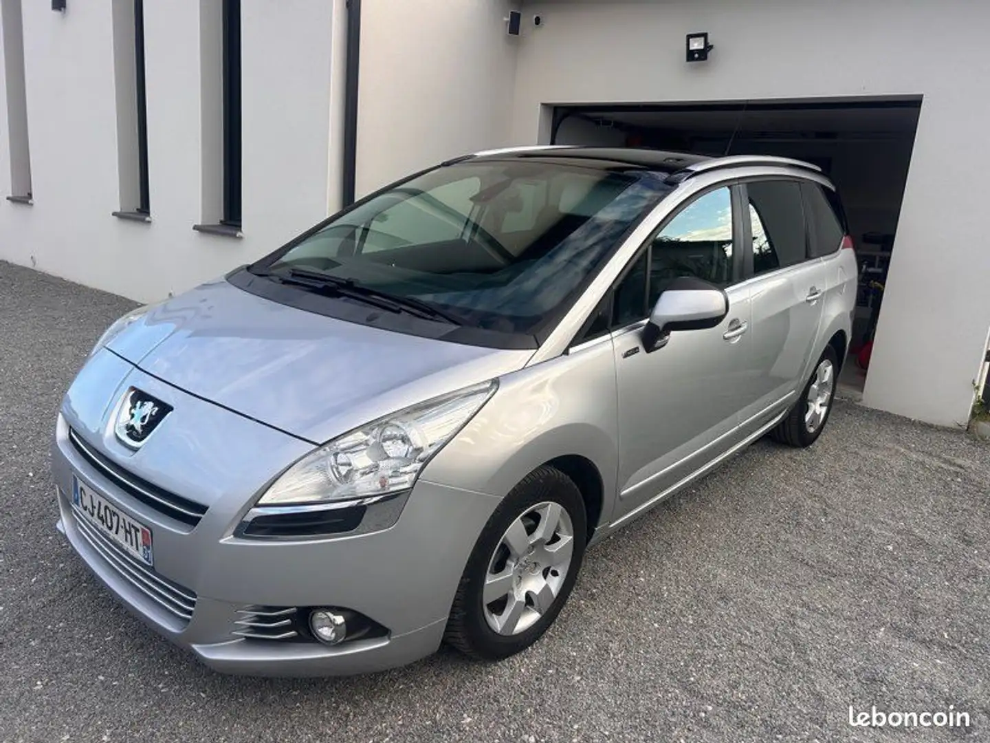 Peugeot 5008 1.6 hdi 112ch Family Plateado - 1