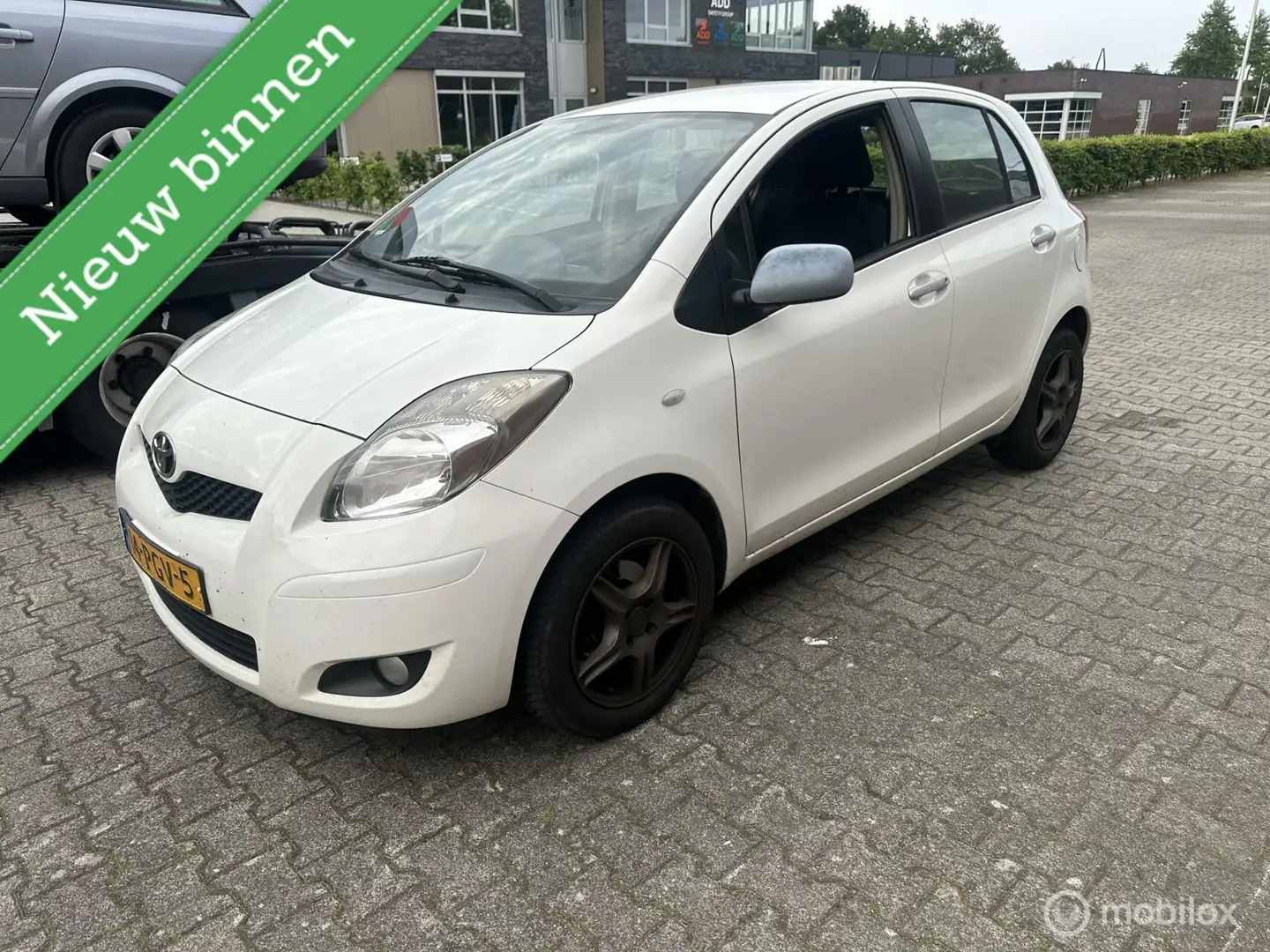 Toyota Yaris 1.3 VVTi Aspiration Wit - 1