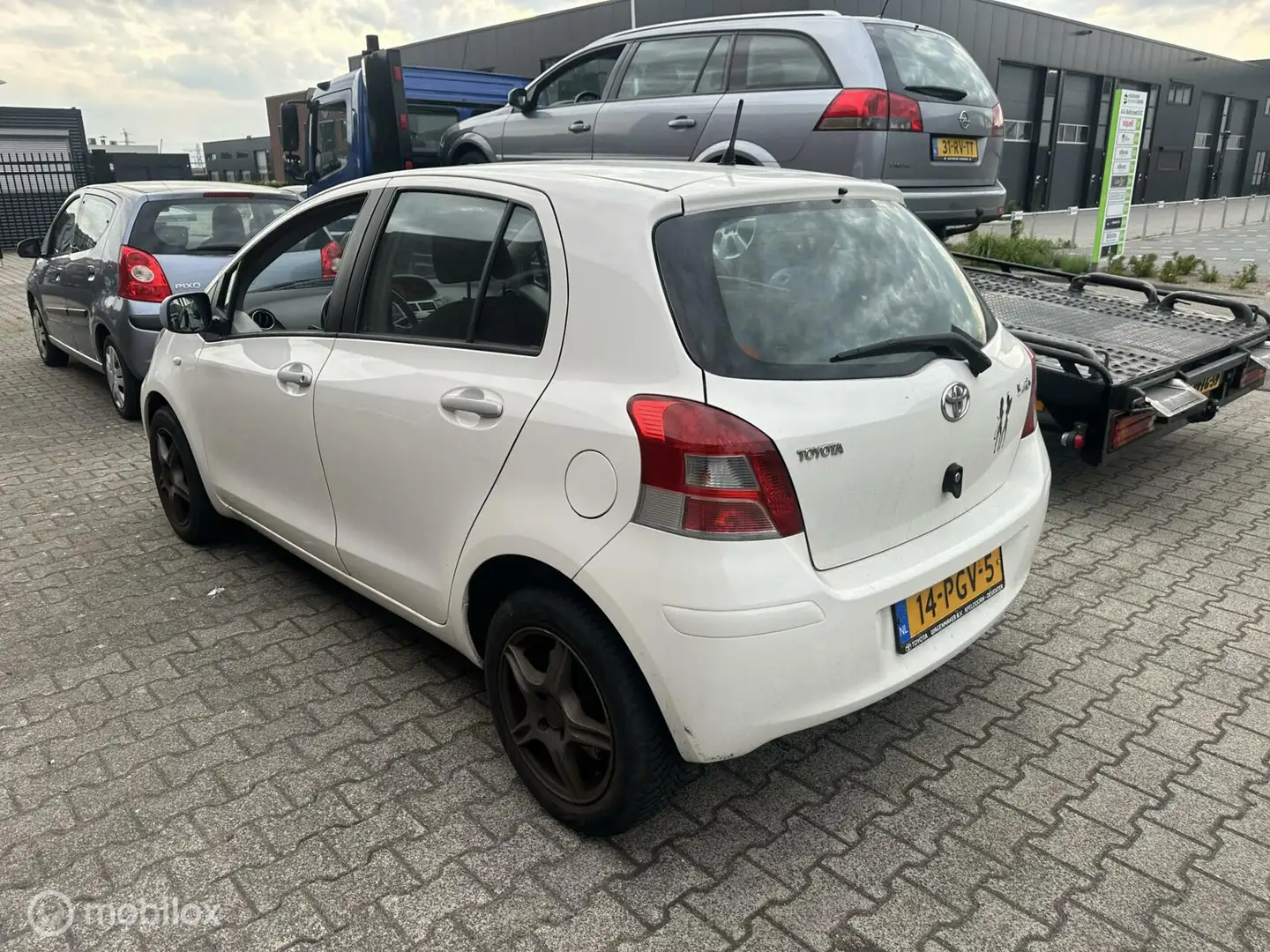 Toyota Yaris 1.3 VVTi Aspiration Wit - 2