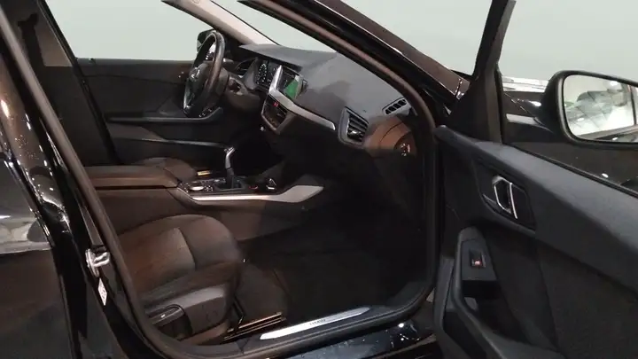 BMW Serie 1 2020, foto 11